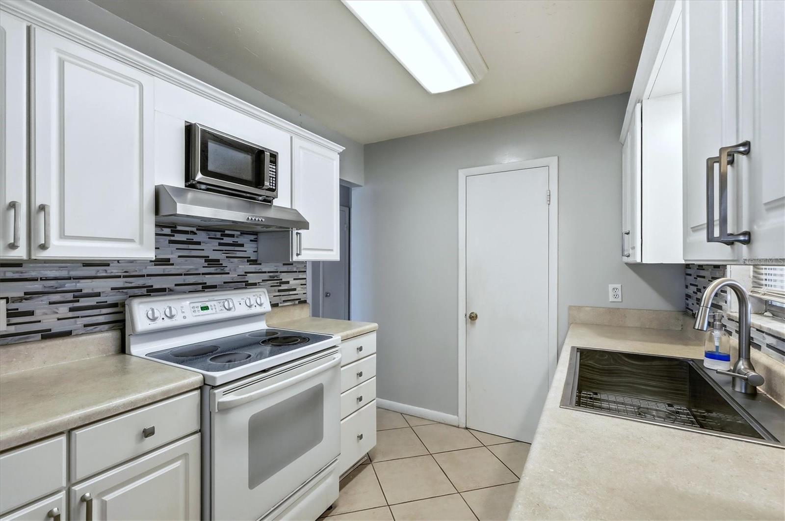 21283 MIDWAY BLVD, PORT CHARLOTTE, FL — photo 17
