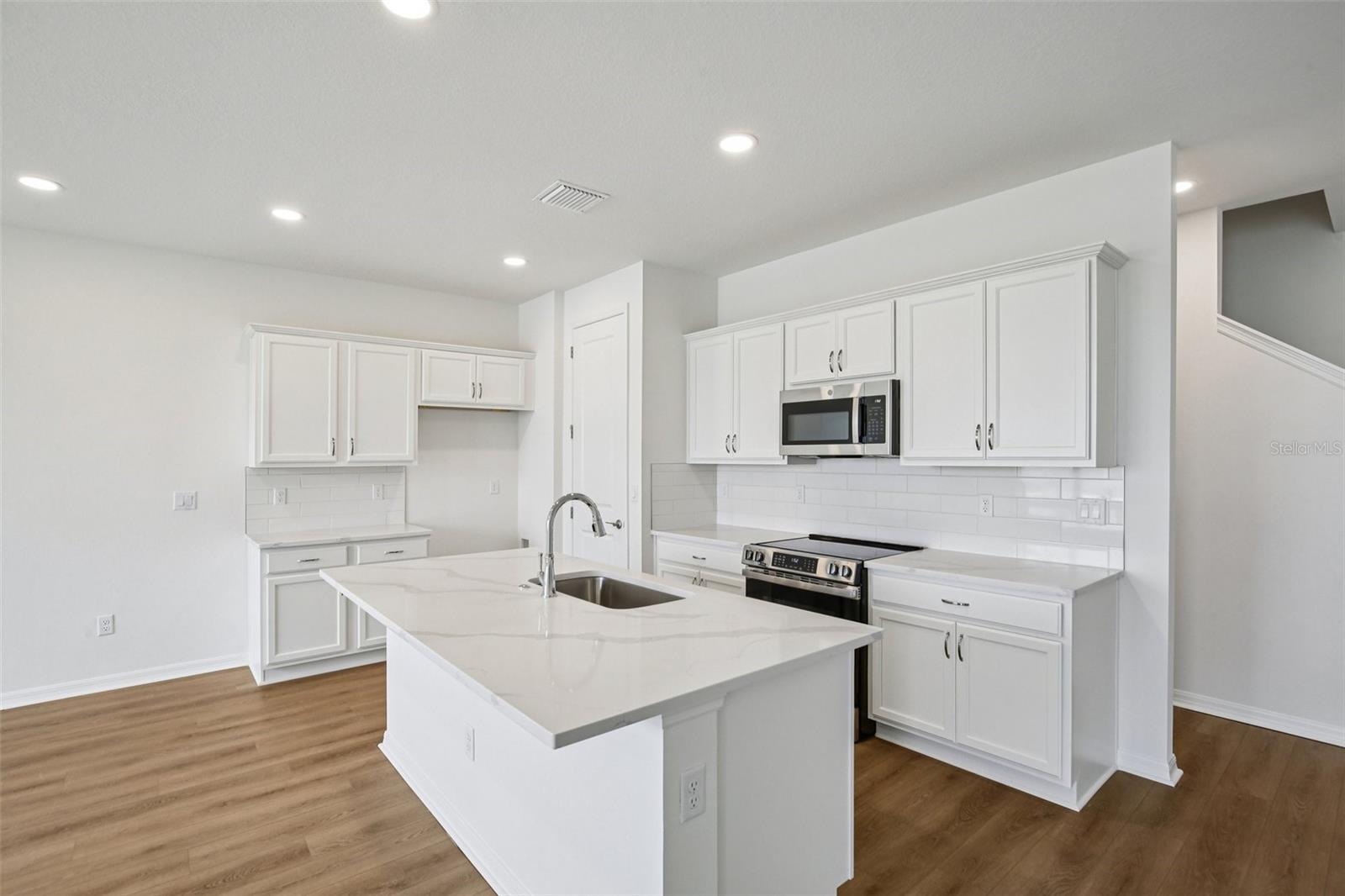 31481 SPANISH MISSION RD, SAN ANTONIO, FL — photo 3