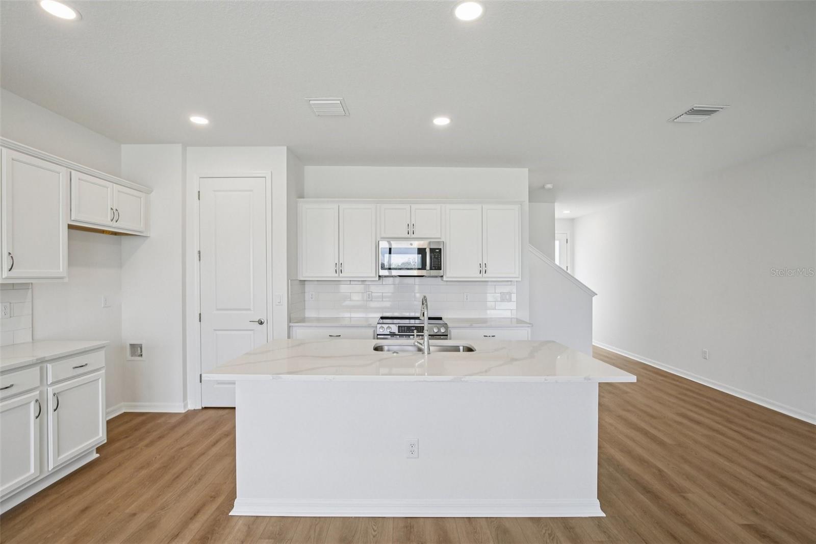 31481 SPANISH MISSION RD, SAN ANTONIO, FL — photo 4