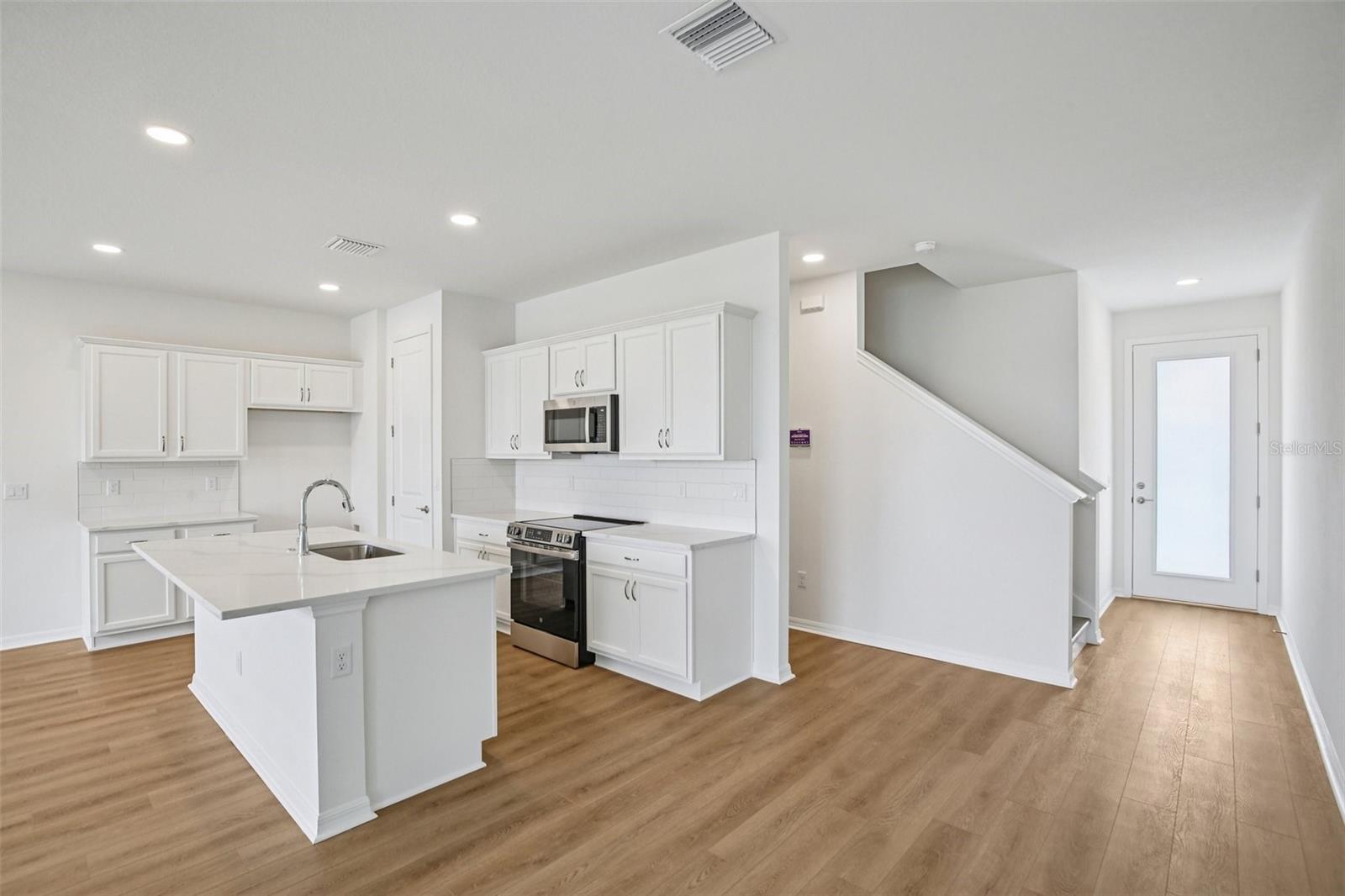 31481 SPANISH MISSION RD, SAN ANTONIO, FL — photo 5