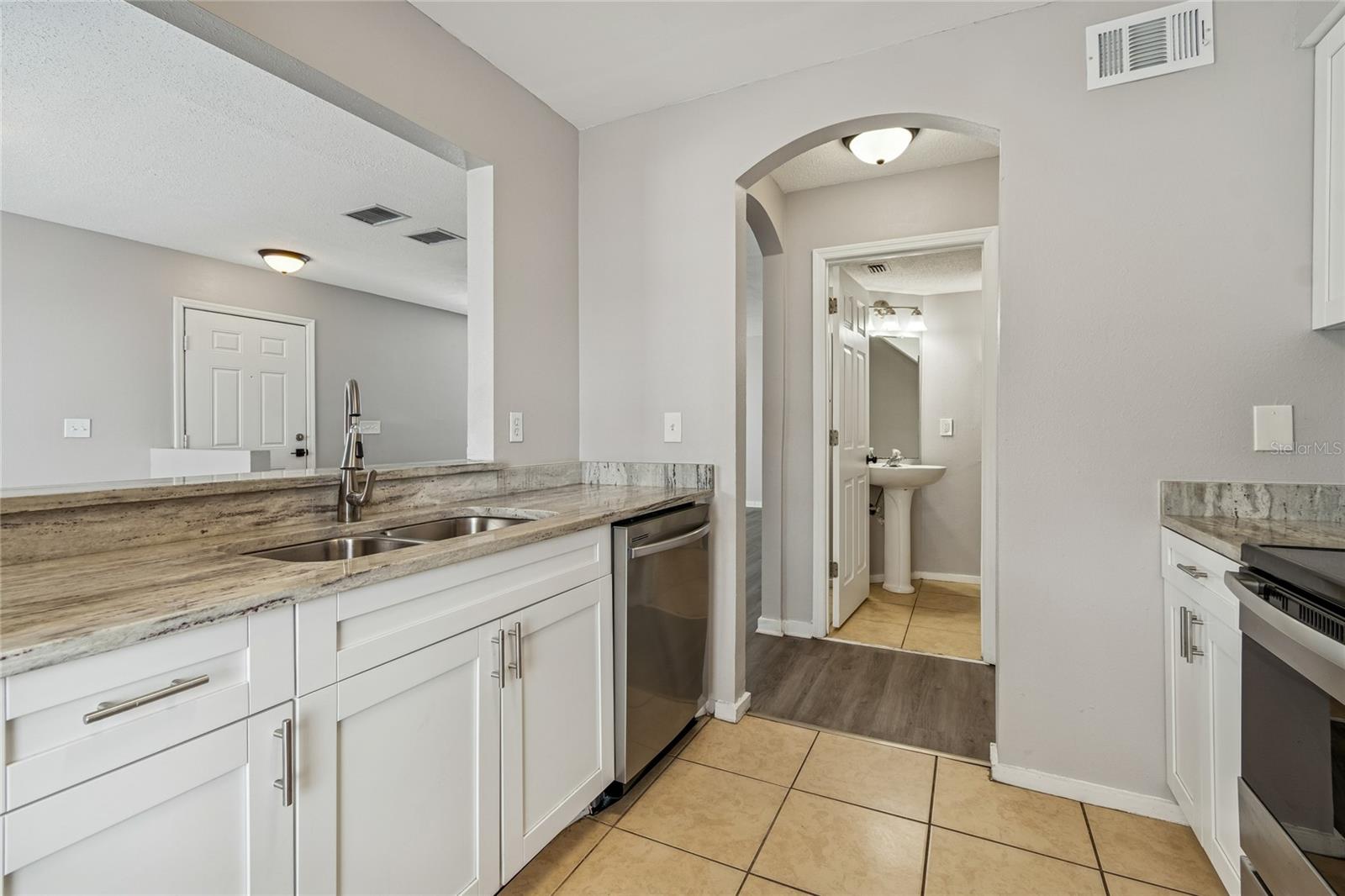 7402 E BANK DR, TAMPA, FL — photo 21