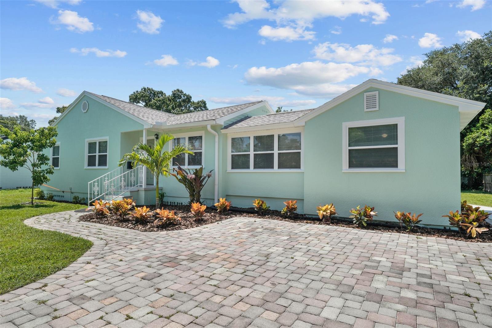 814 W INDIANA AVE, TAMPA, FL — photo 2