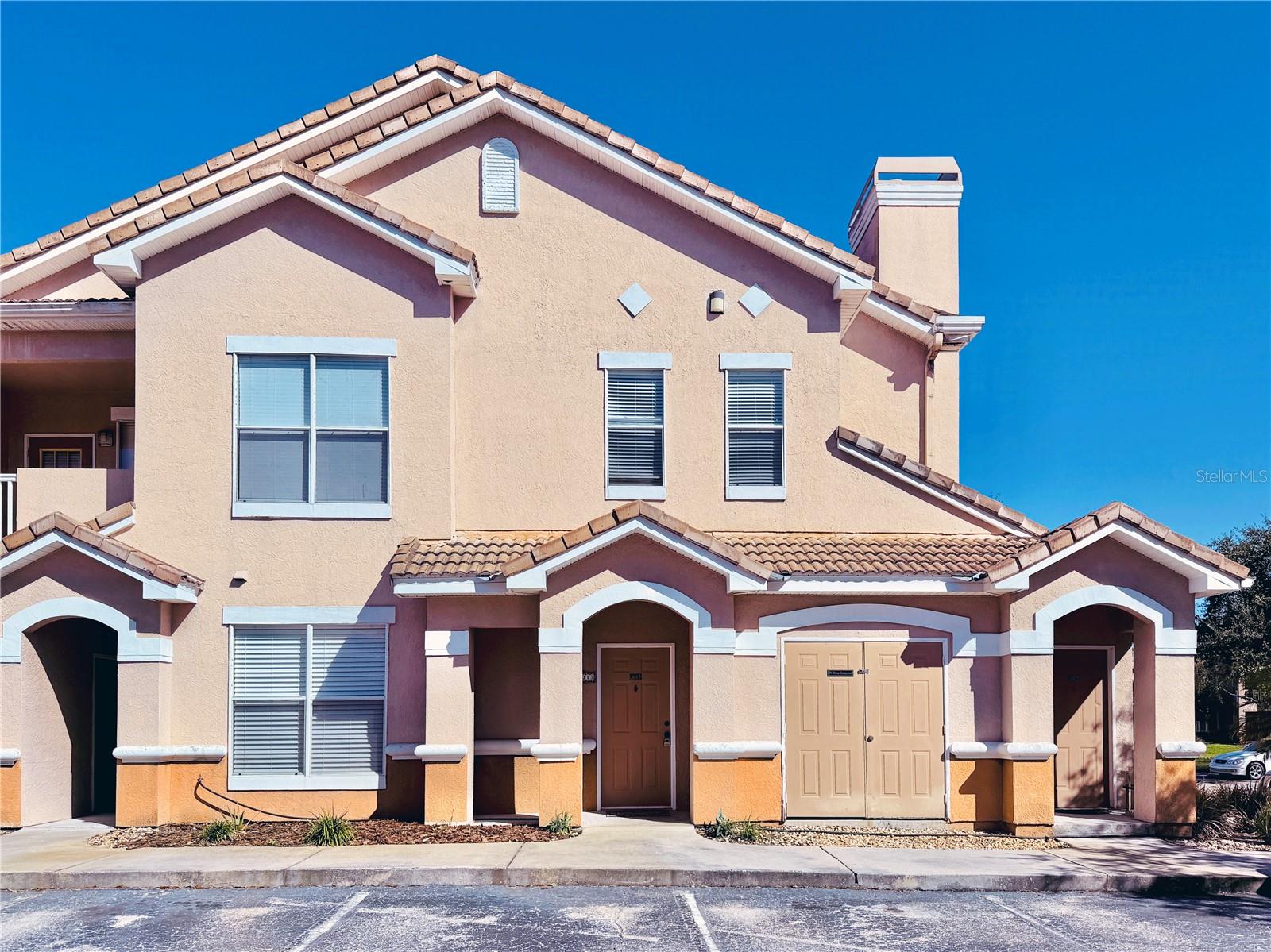 18013 VILLA CREEK DR, TAMPA, FL