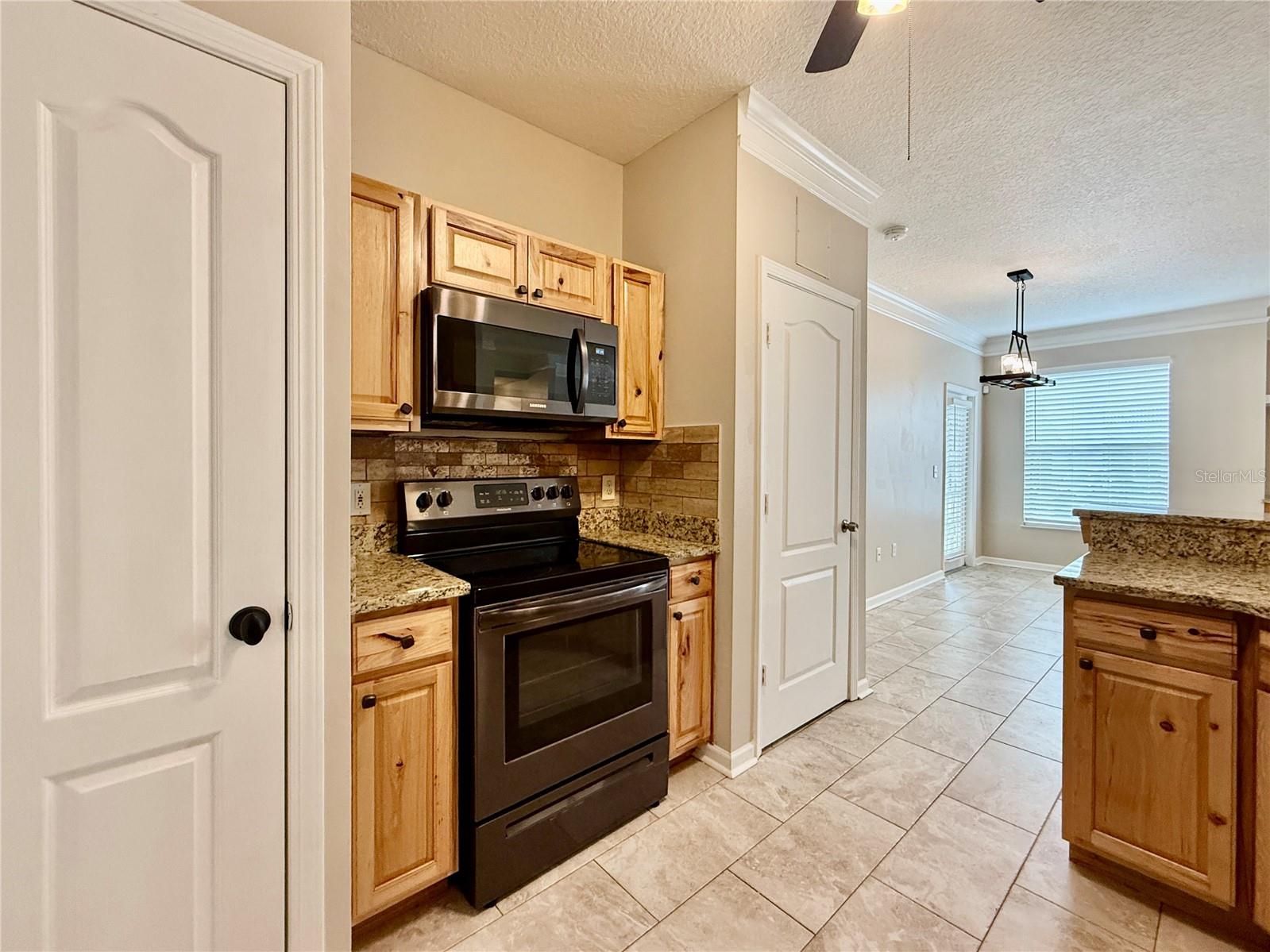 18013 VILLA CREEK DR, TAMPA, FL — photo 12