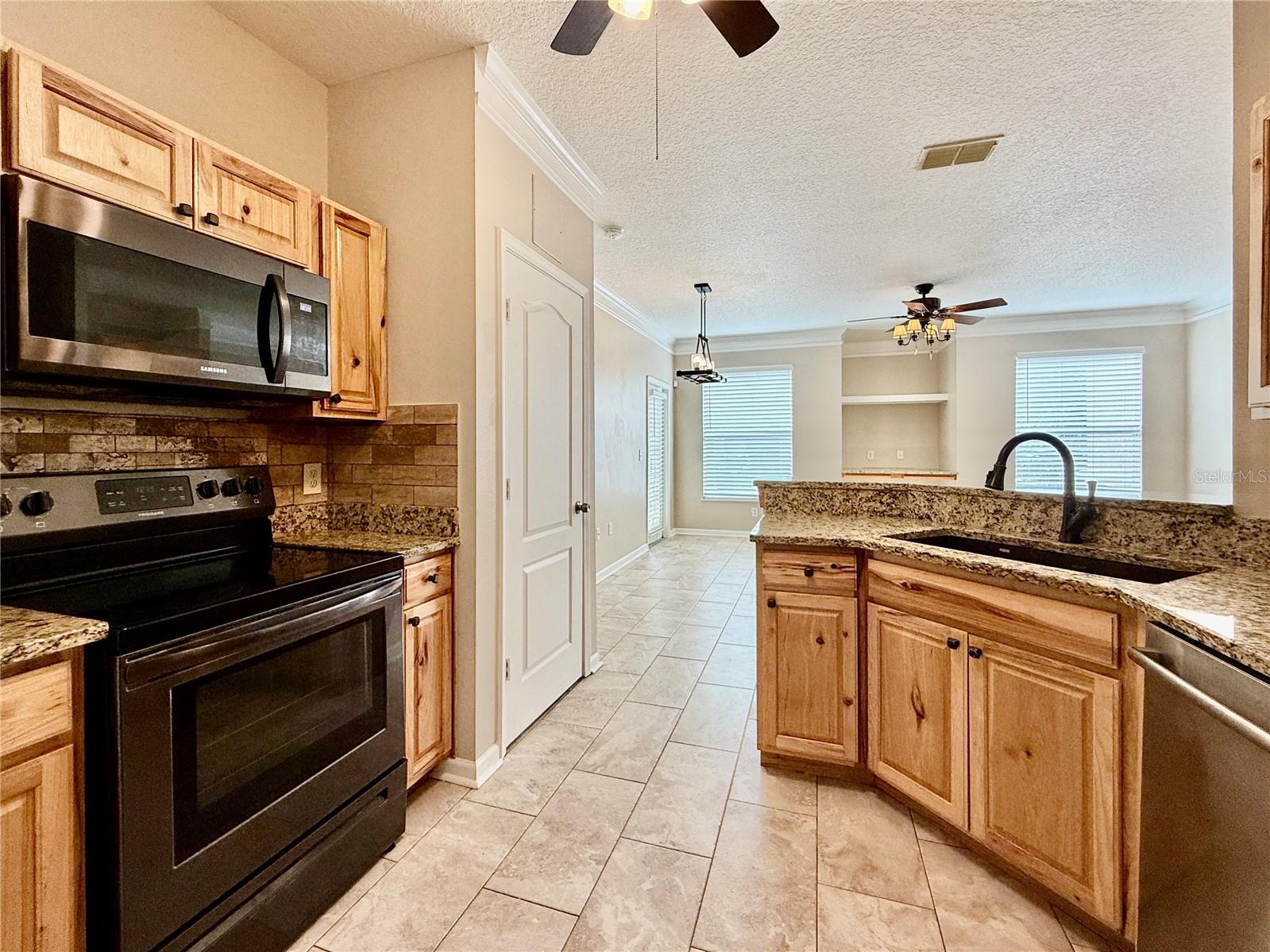 18013 VILLA CREEK DR, TAMPA, FL — photo 13