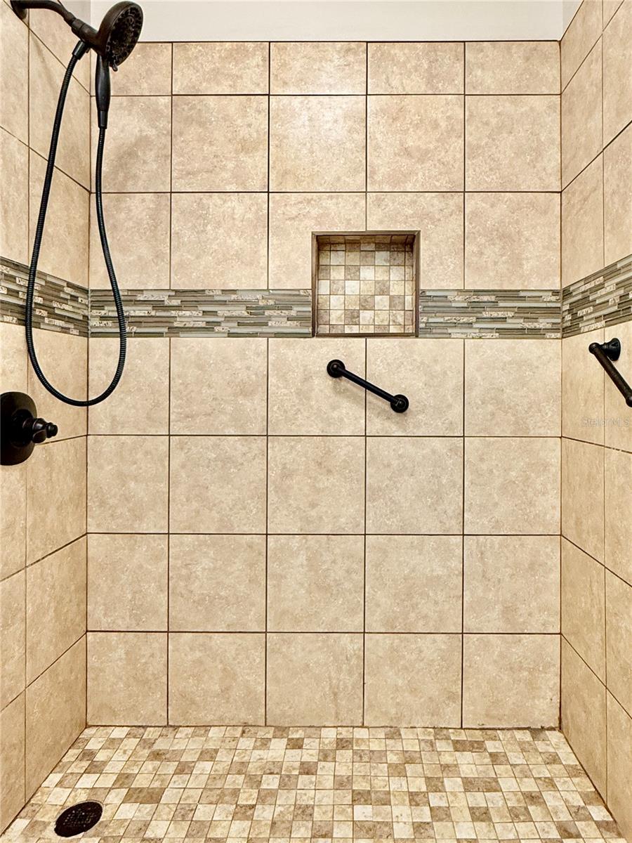 18013 VILLA CREEK DR, TAMPA, FL — photo 33