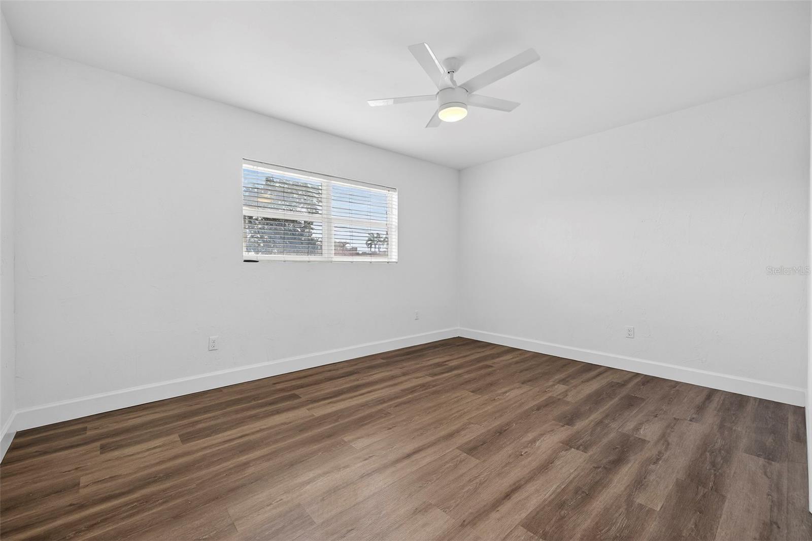 211 89TH AVE N, ST PETERSBURG, FL — photo 16