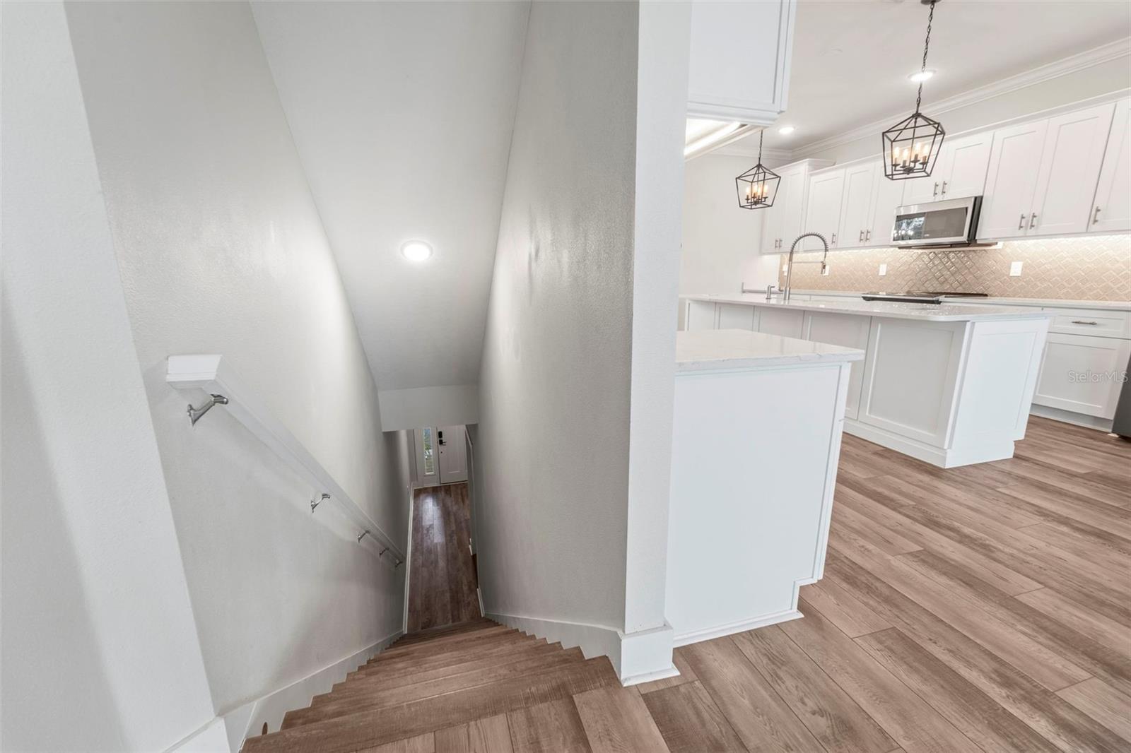 1299 SAVONA DR NE, ST PETERSBURG, FL — photo 4