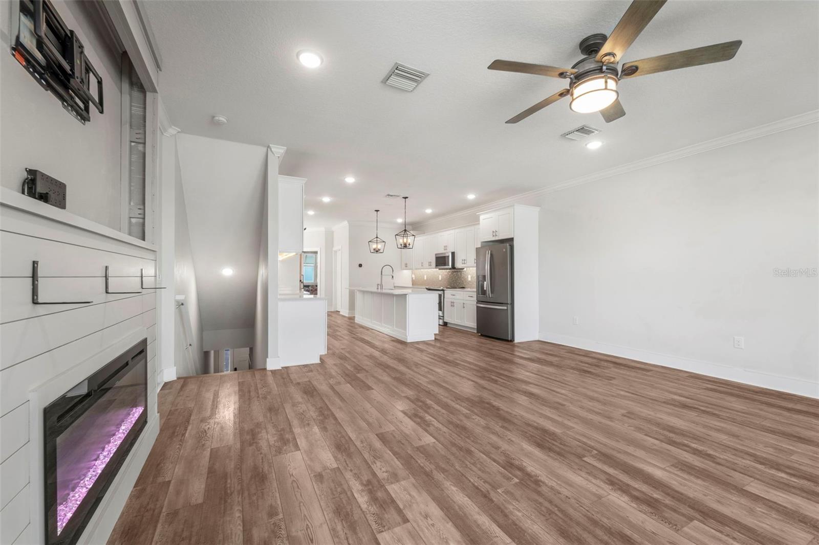 1299 SAVONA DR NE, ST PETERSBURG, FL — photo 9
