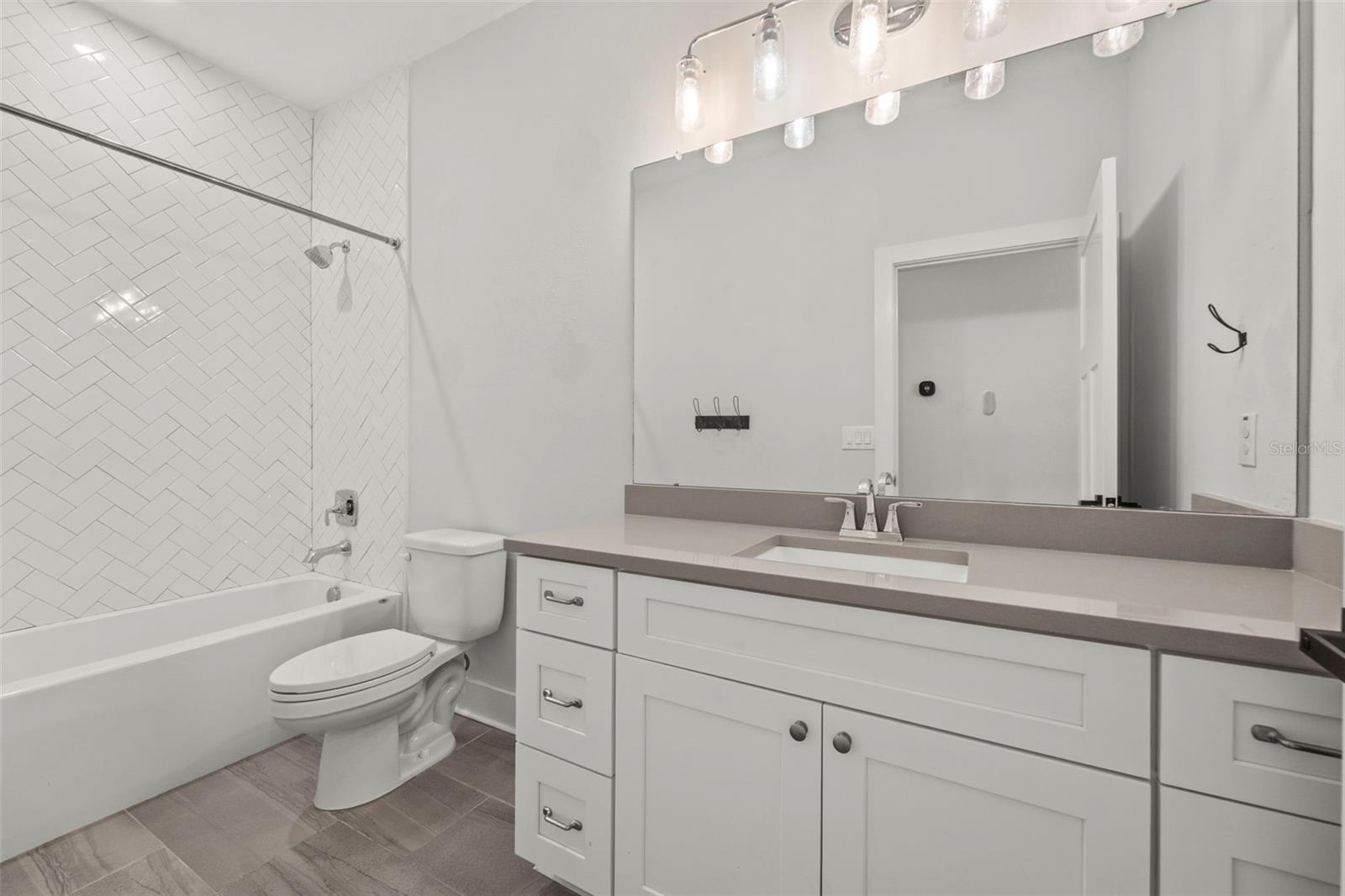 1299 SAVONA DR NE, ST PETERSBURG, FL — photo 36