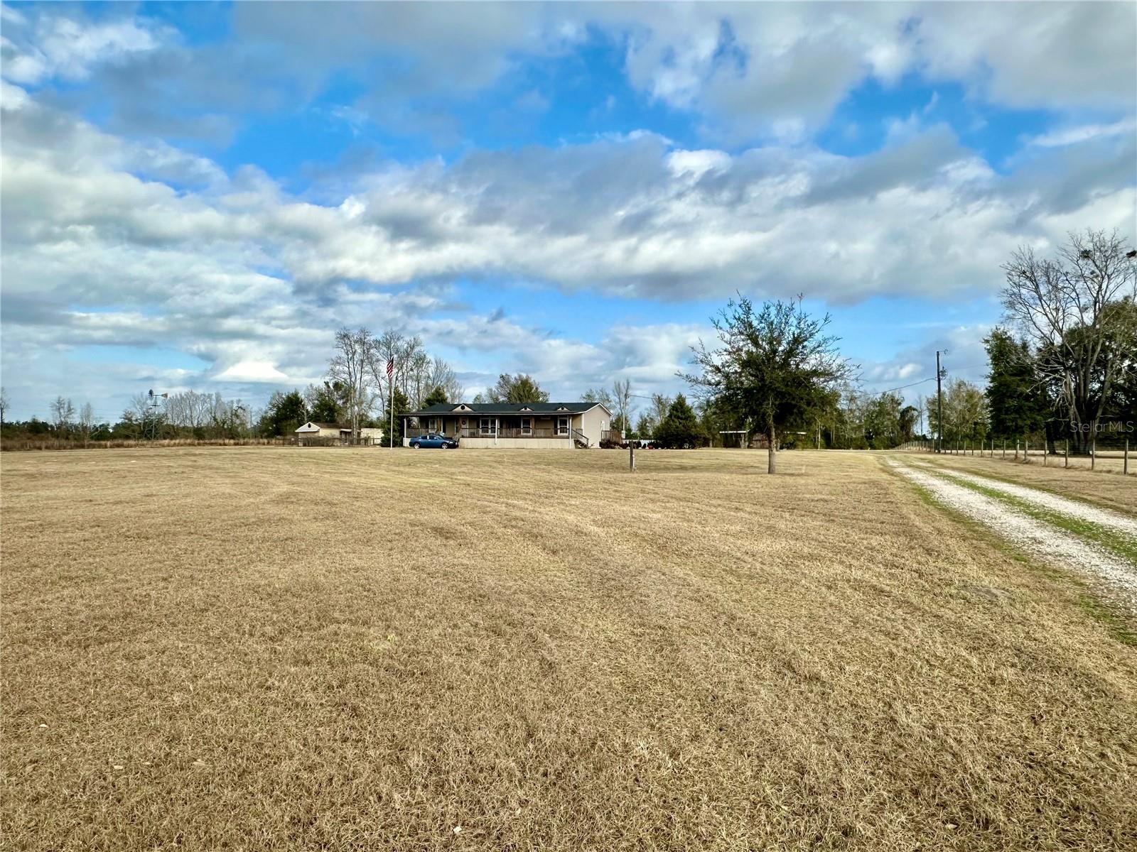 237 SW BARON GLN, FORT WHITE, FL — photo 3