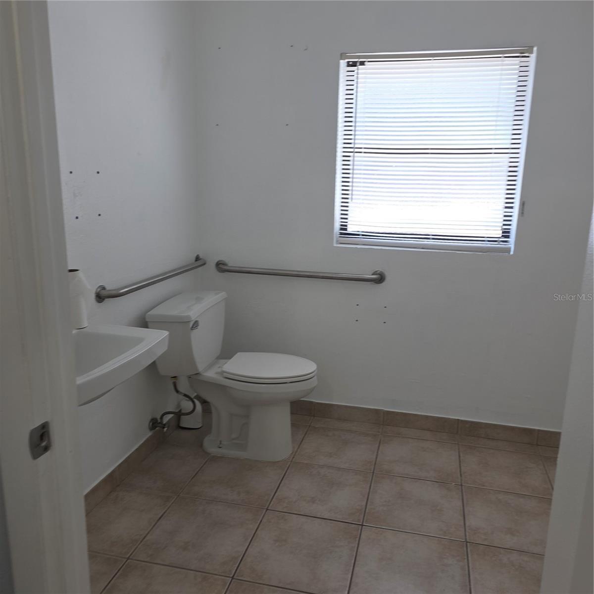 60 S SEMORAN BLVD, ORLANDO, FL — photo 13