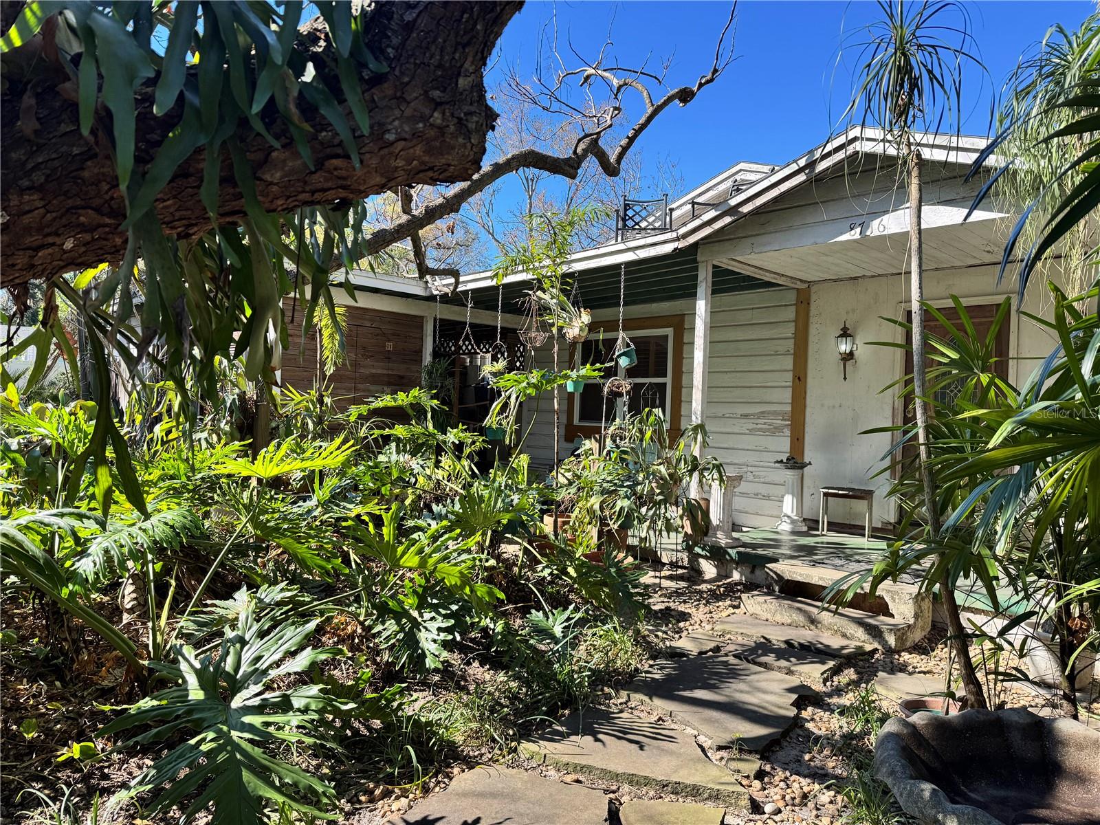 8716 N TEMPLE AVE, TAMPA, FL — photo 2