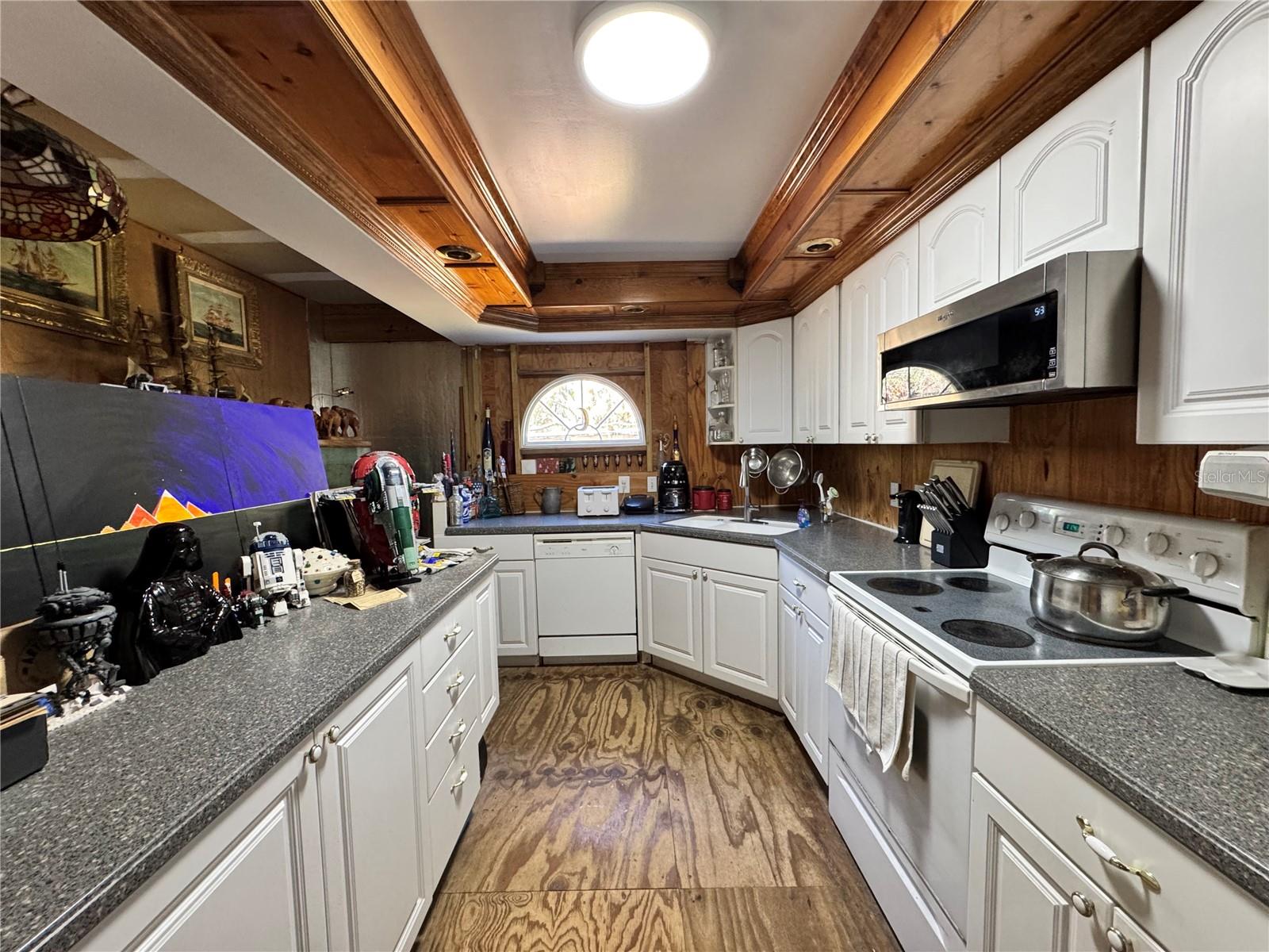 8716 N TEMPLE AVE, TAMPA, FL — photo 11