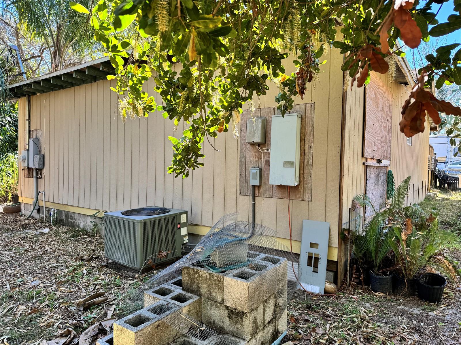 8716 N TEMPLE AVE, TAMPA, FL — photo 23