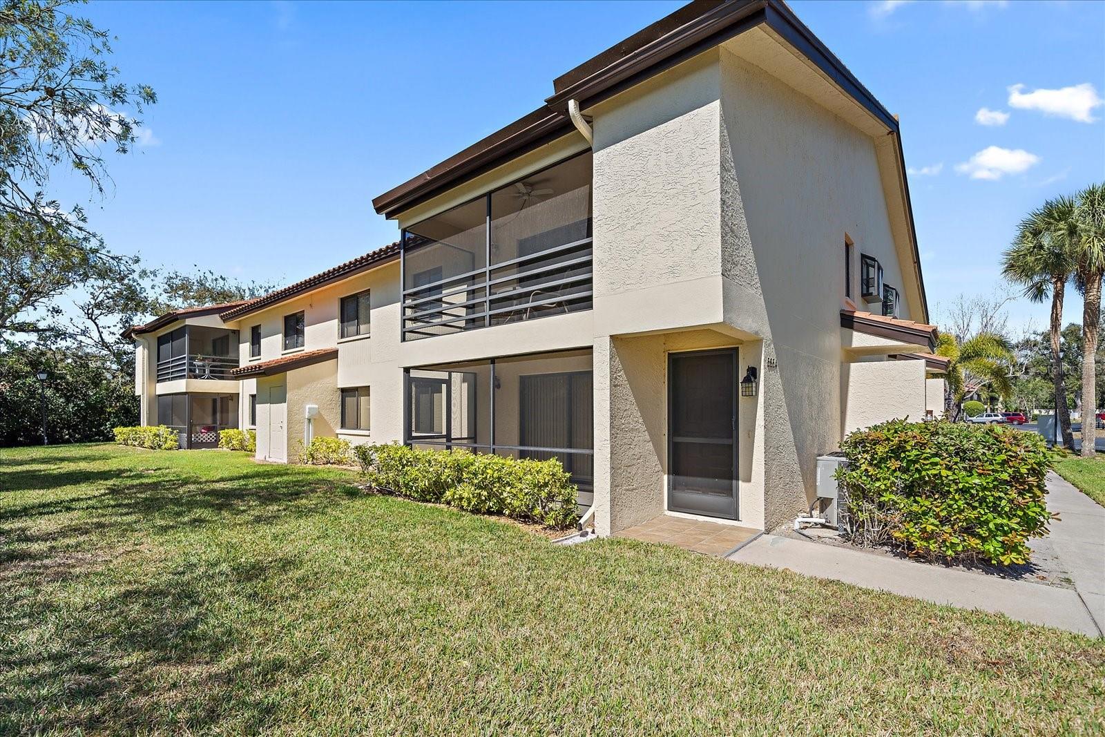 5654 GARDENS DR, SARASOTA, FL — photo 2