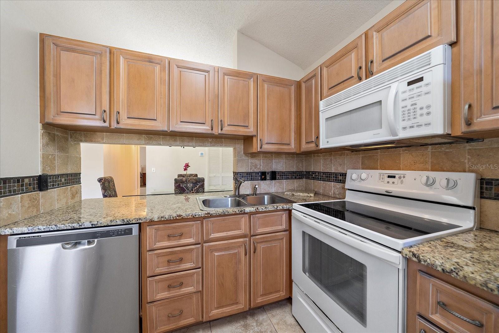 5654 GARDENS DR, SARASOTA, FL — photo 7