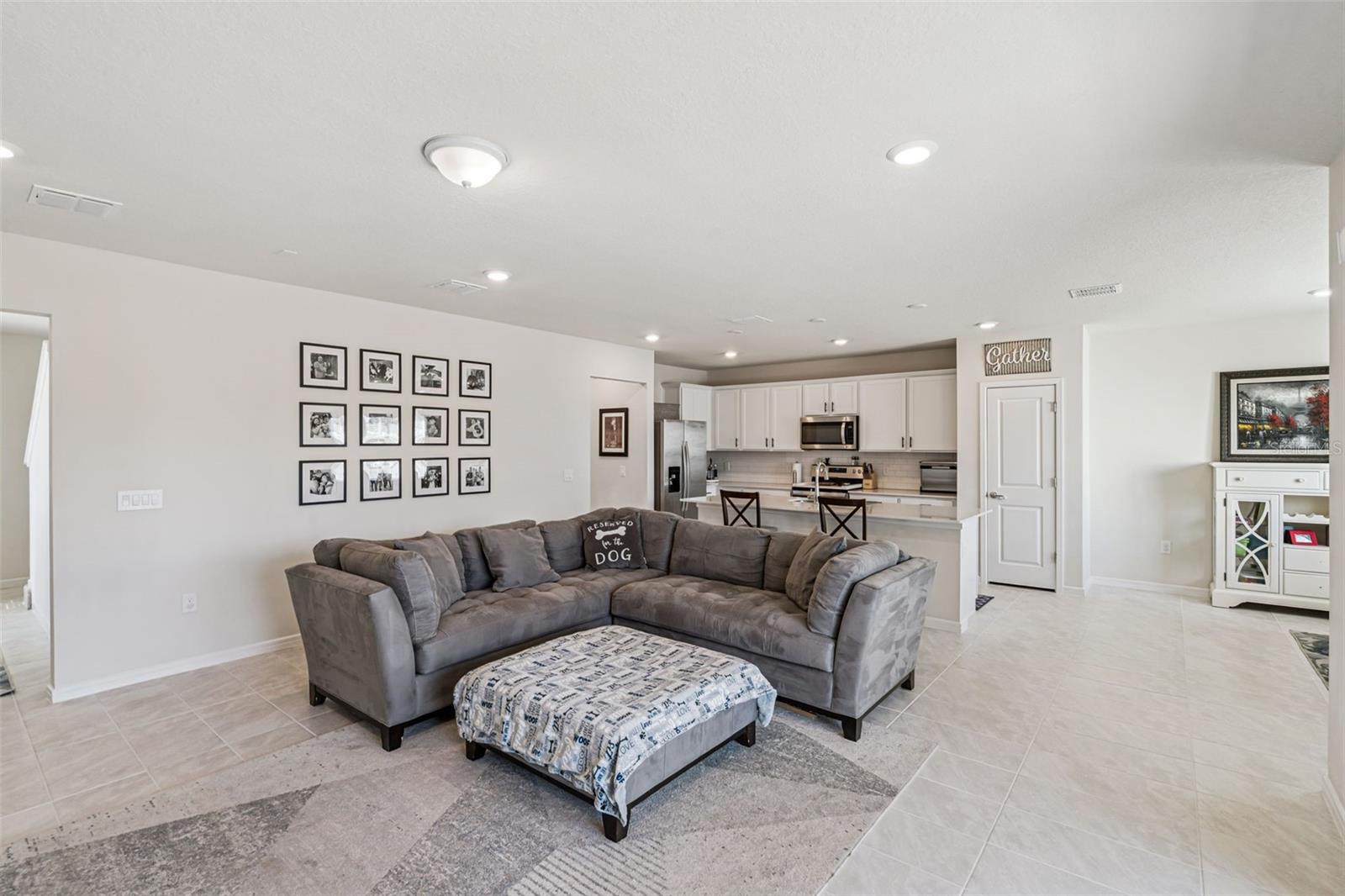 2210 LOVELY LN, DAVENPORT, FL — photo 2