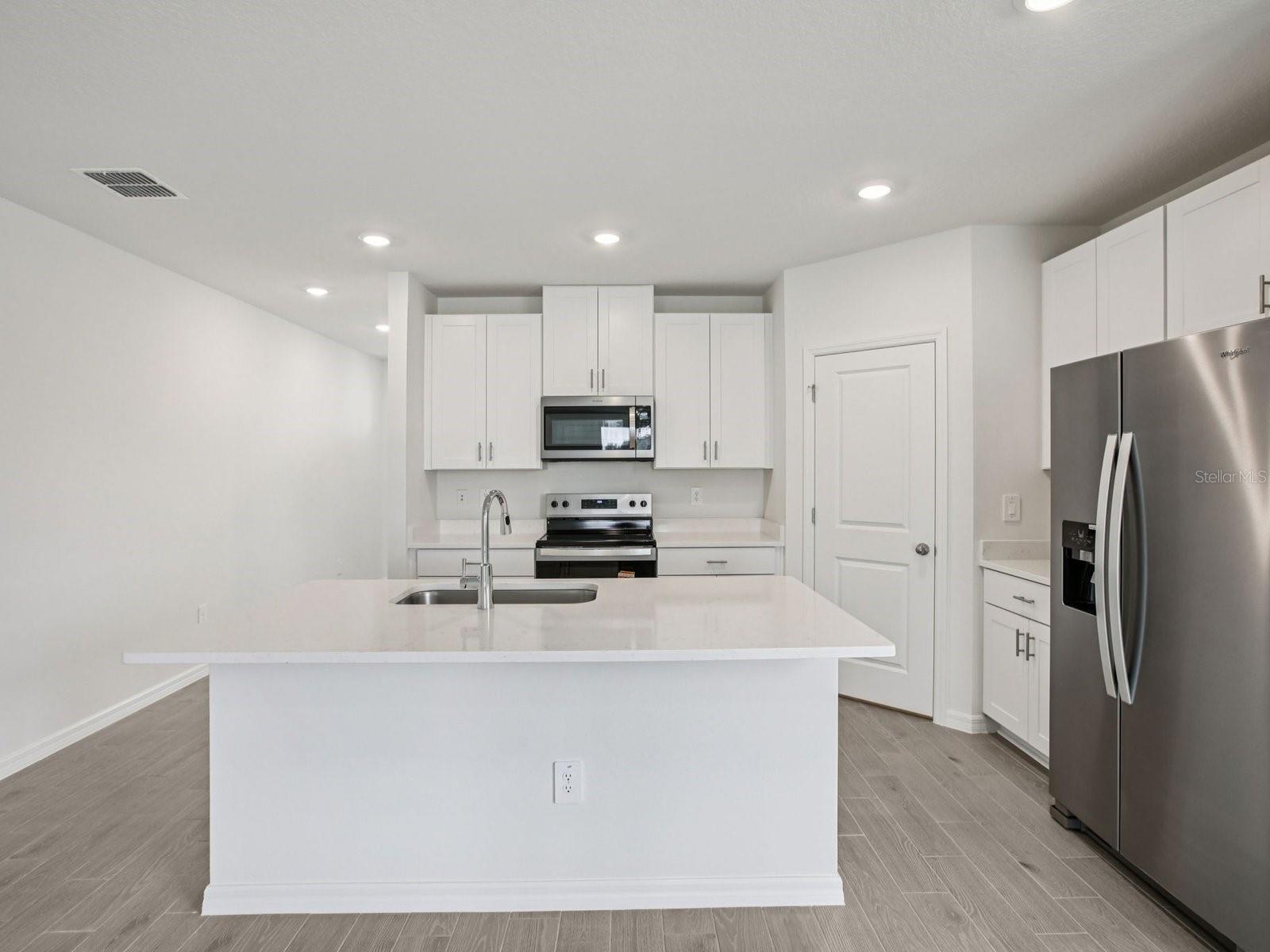 7214 RAY CREEK DR, BROOKSVILLE, FL — photo 9