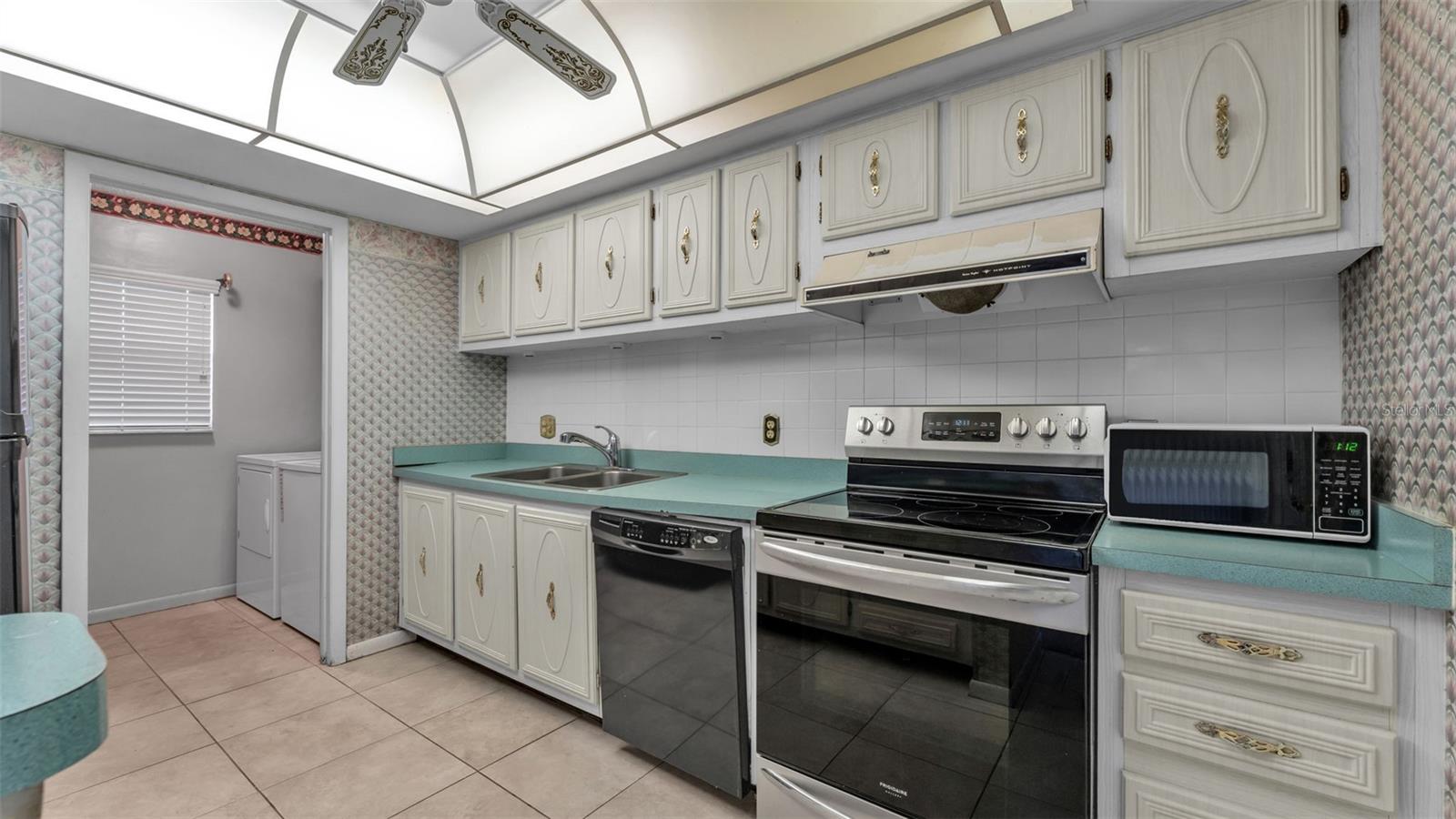 1130 N LAKE PARKER AVE #A109, LAKELAND, FL — photo 12