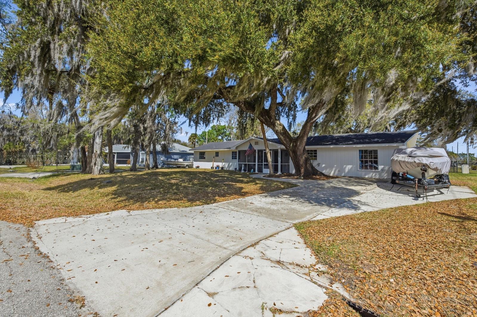 2329 LIME TREE, EDGEWATER, FL — photo 2