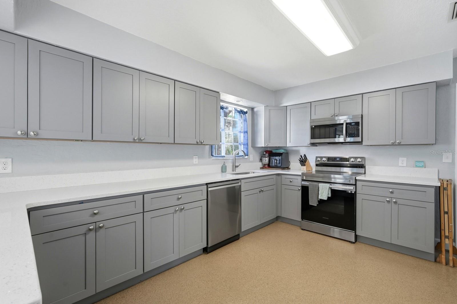 2329 LIME TREE, EDGEWATER, FL — photo 8