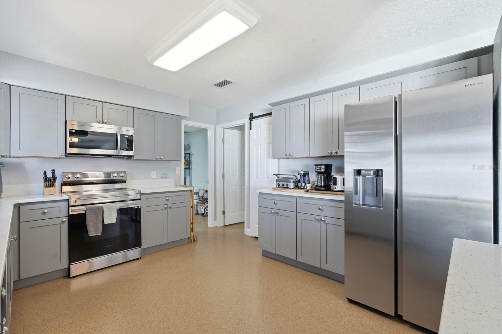 2329 LIME TREE, EDGEWATER, FL — photo 9