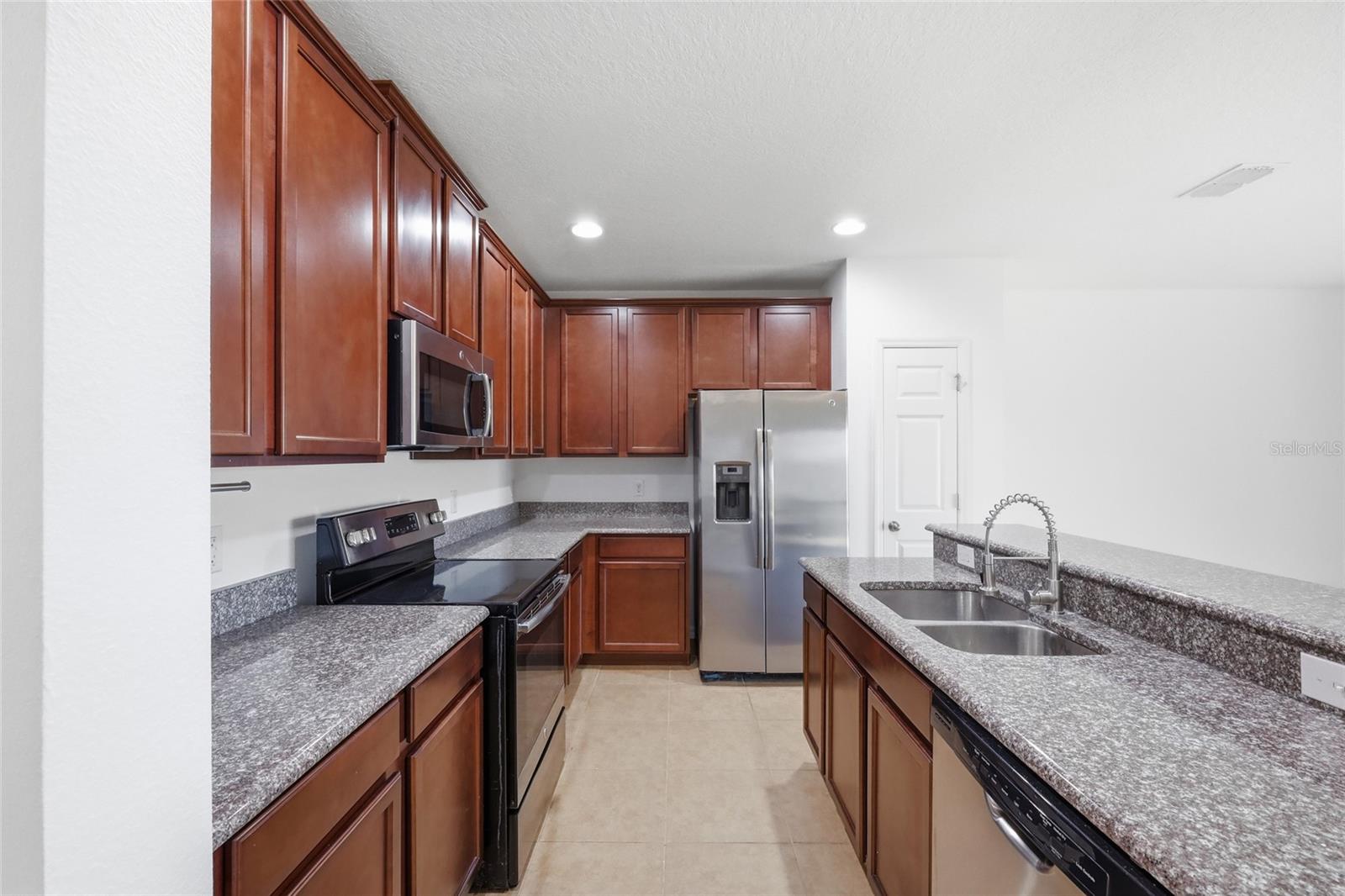 196 PRIMROSE DR, DAVENPORT, FL — photo 3
