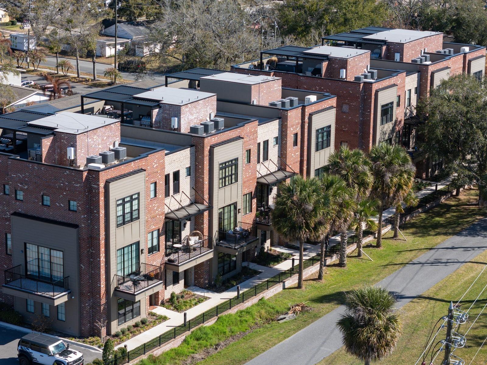 64 N PARK AVE, WINTER GARDEN, FL