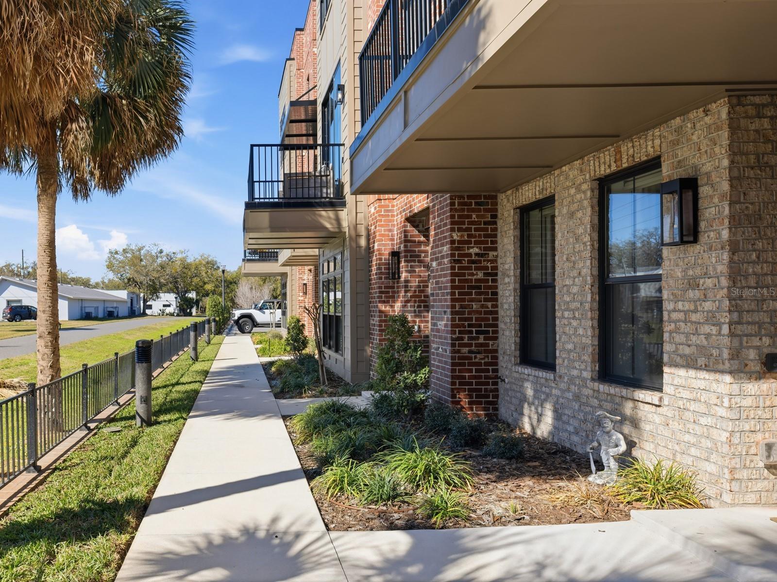 64 N PARK AVE, WINTER GARDEN, FL — photo 30