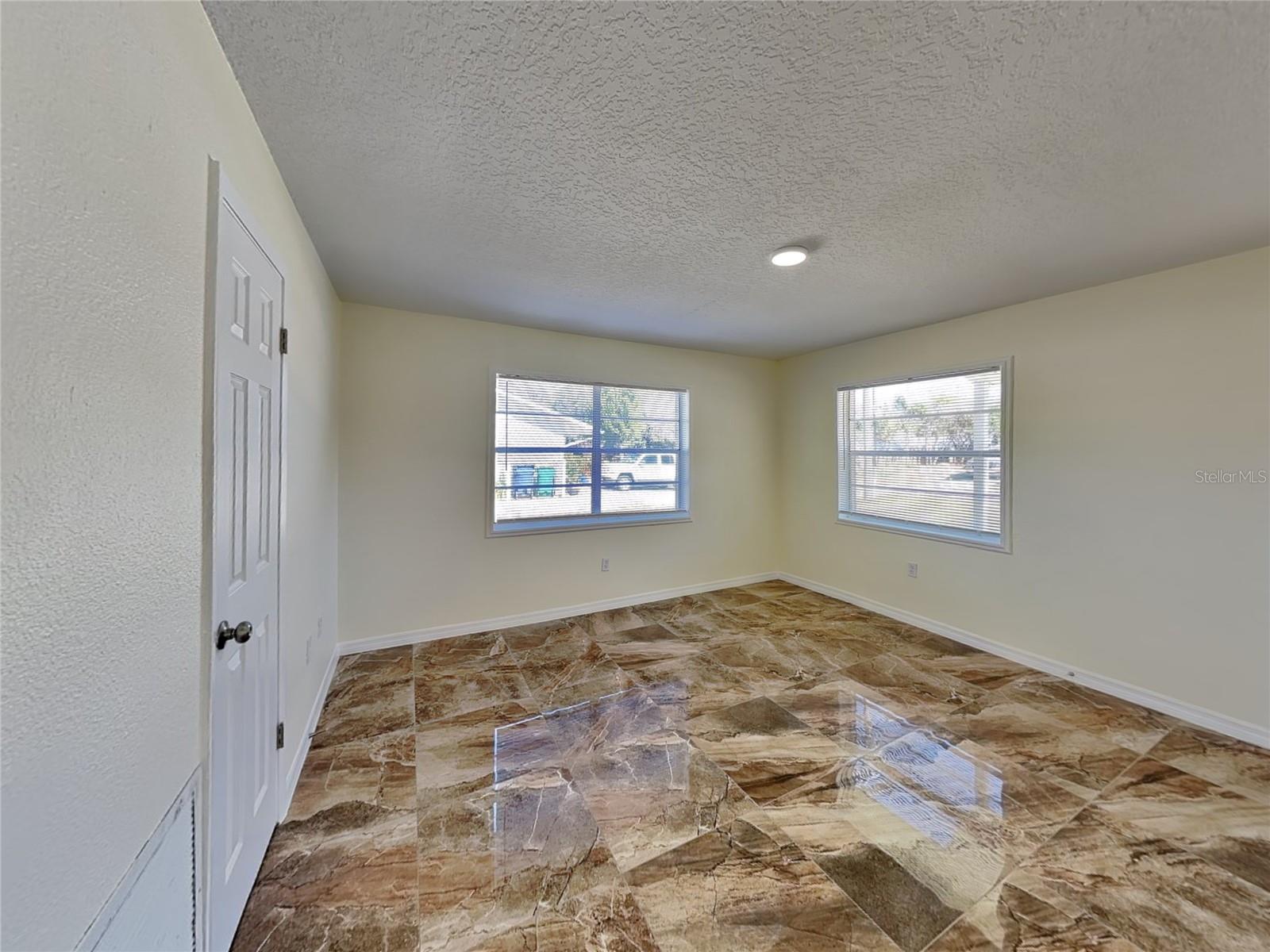 465 OAK DR, TAVARES, FL — photo 3
