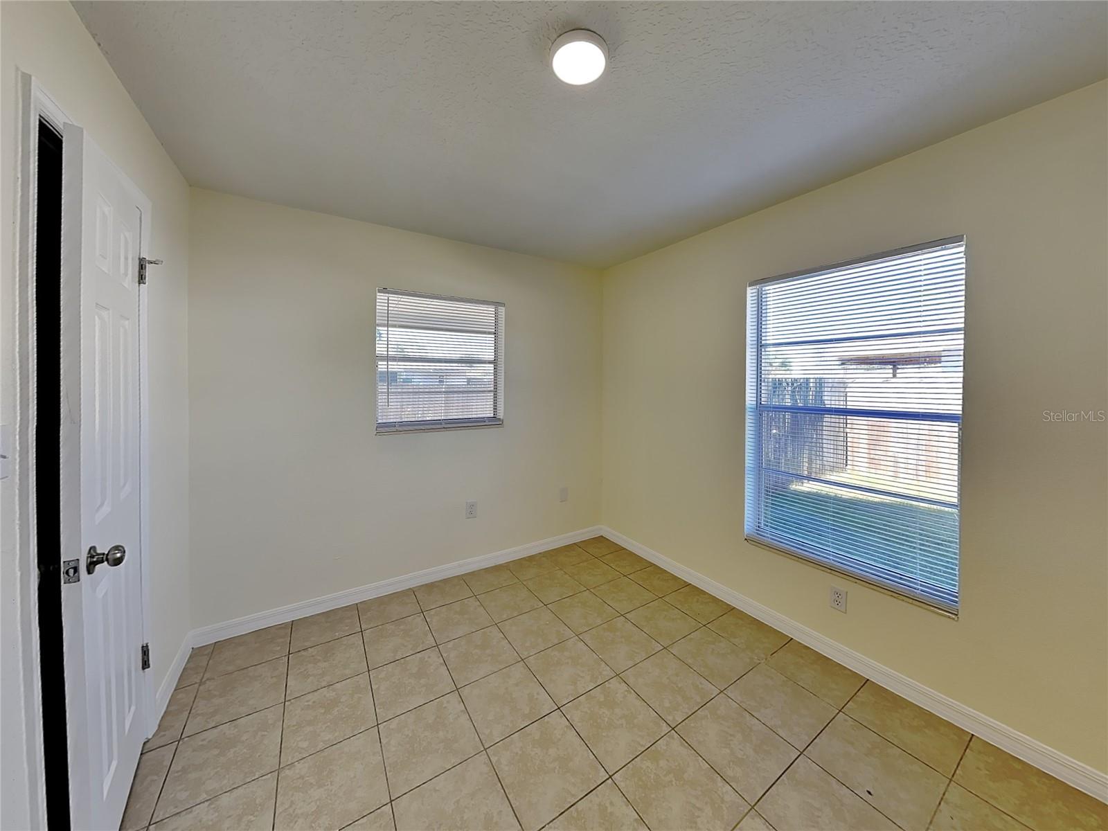 465 OAK DR, TAVARES, FL — photo 27