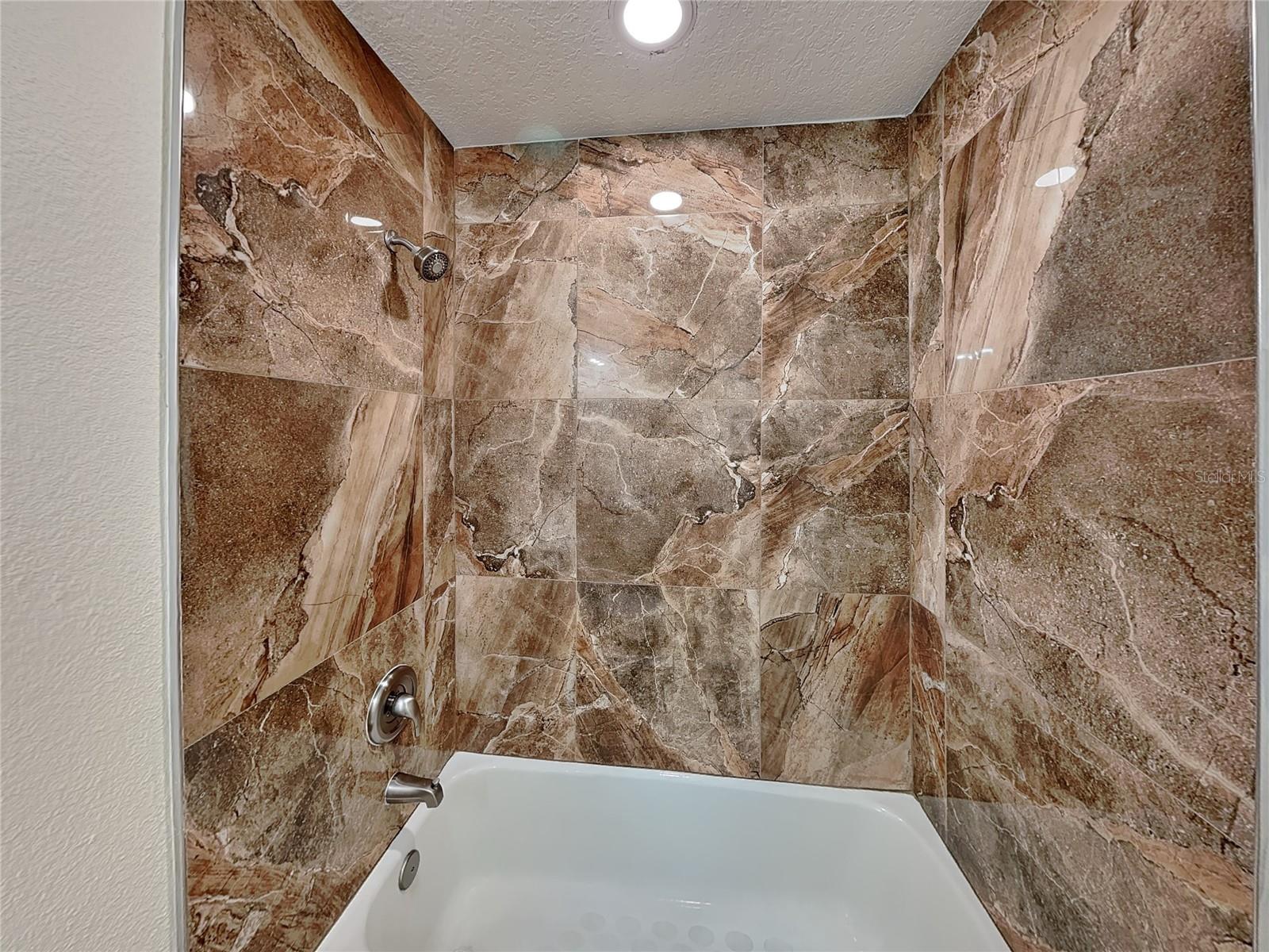 465 OAK DR, TAVARES, FL — photo 35