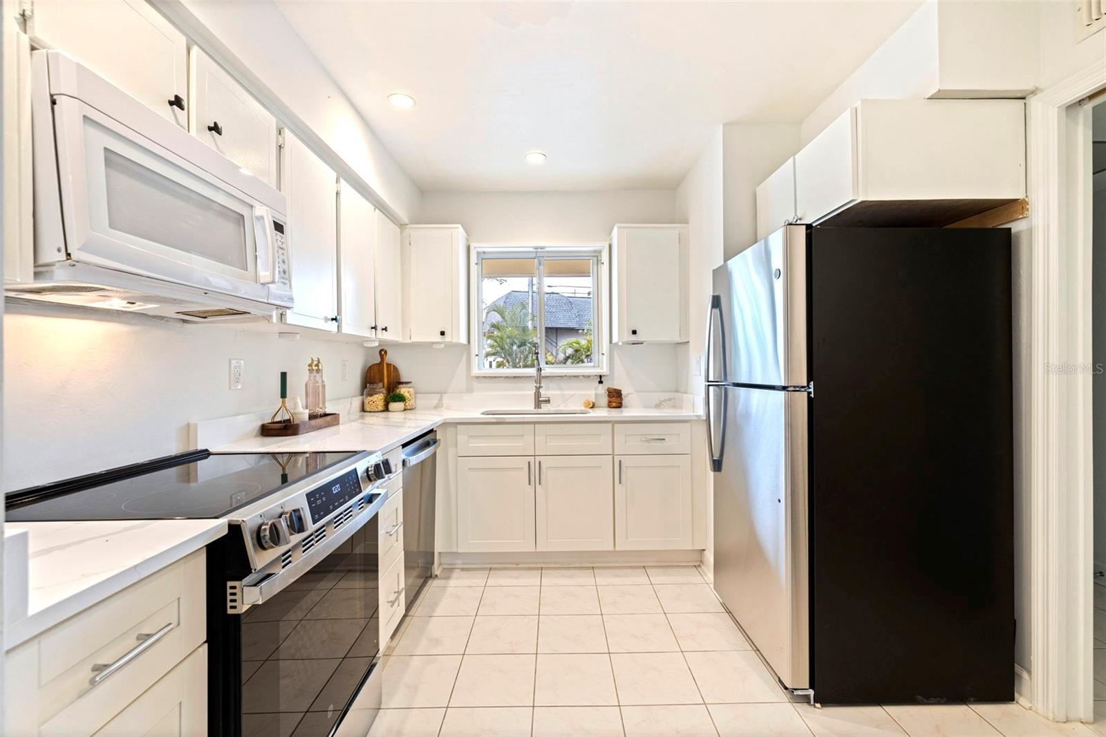 4480 OVERLOOK DR NE #10, ST PETERSBURG, FL — photo 9