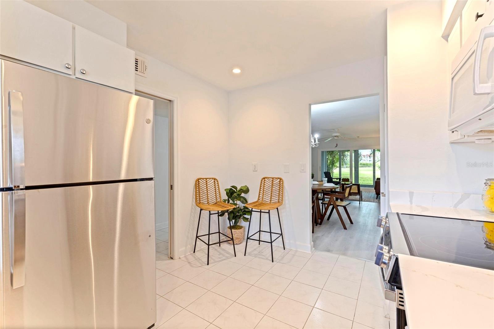 4480 OVERLOOK DR NE #10, ST PETERSBURG, FL — photo 10