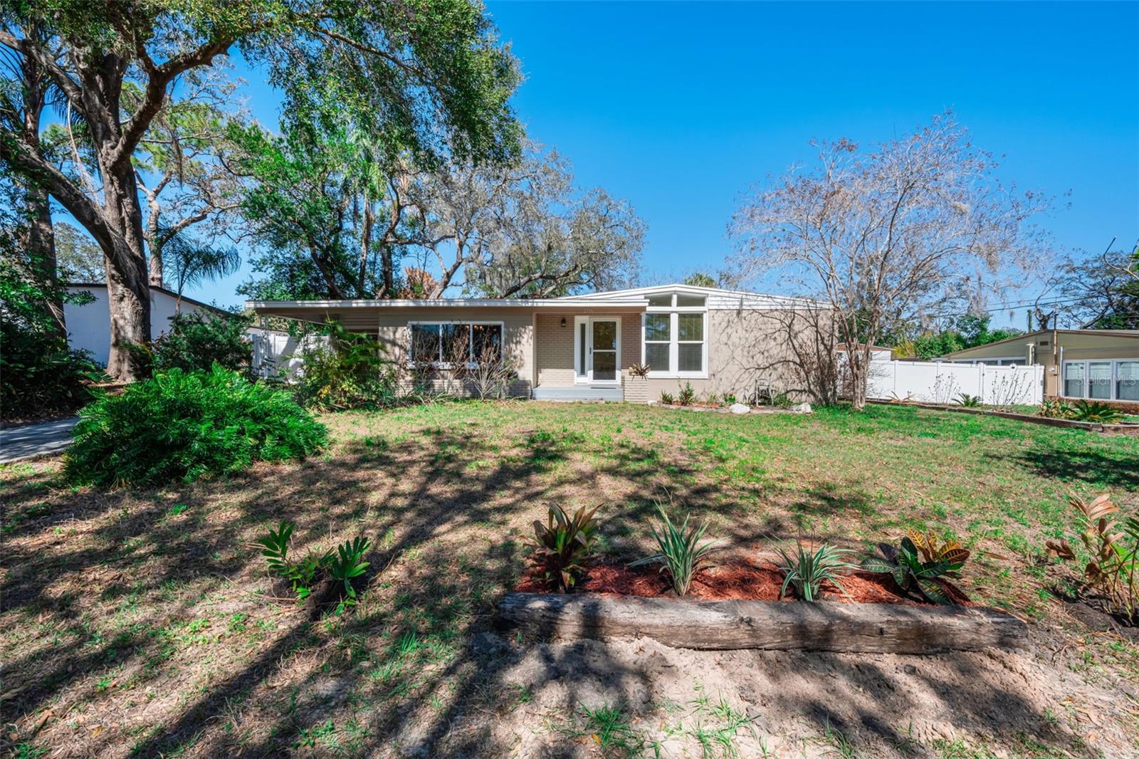 206 LINDA AVE, TEMPLE TERRACE, FL