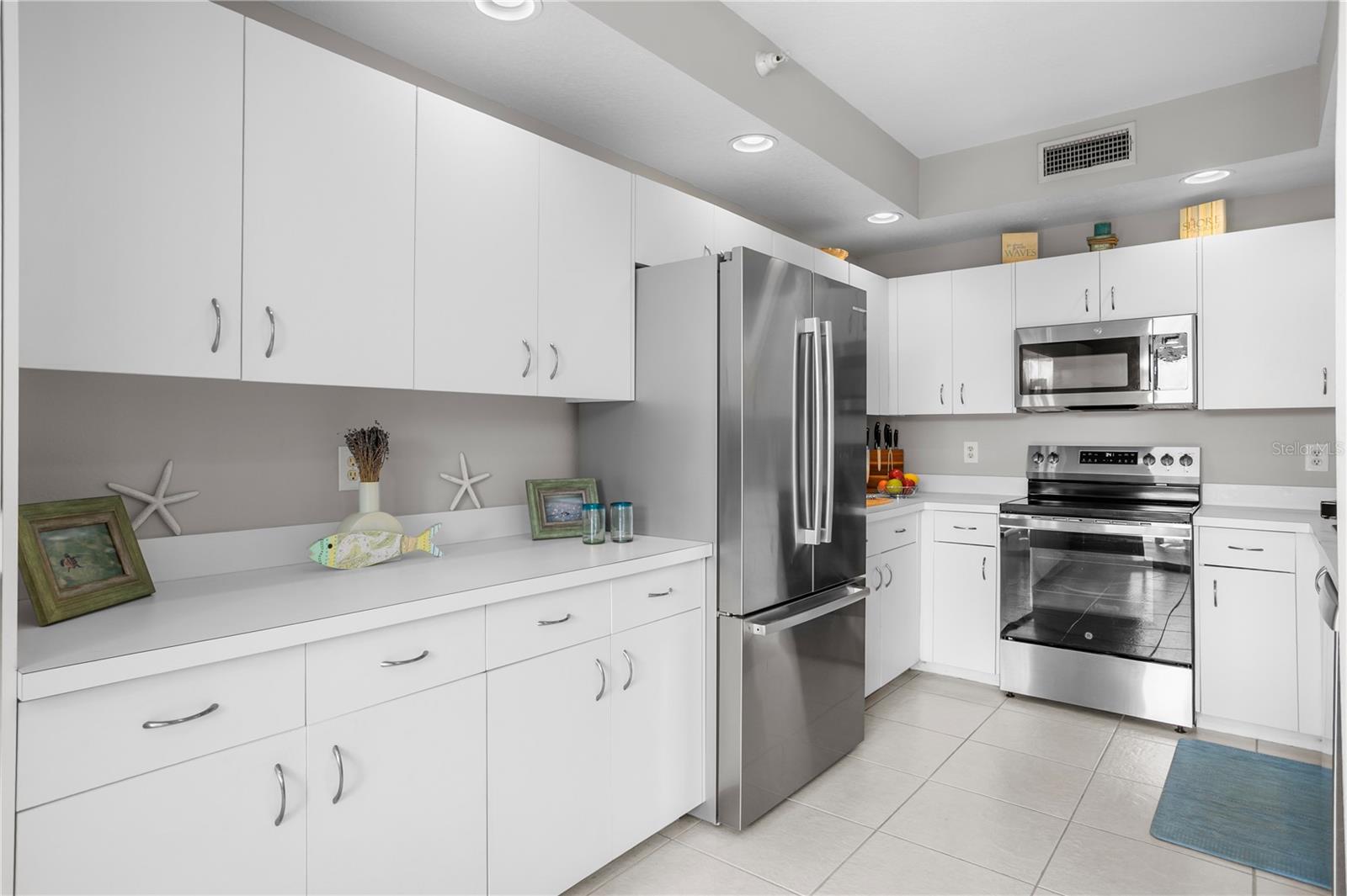 4750 DOLPHIN CAY LN S #107, ST PETERSBURG, FL — photo 15