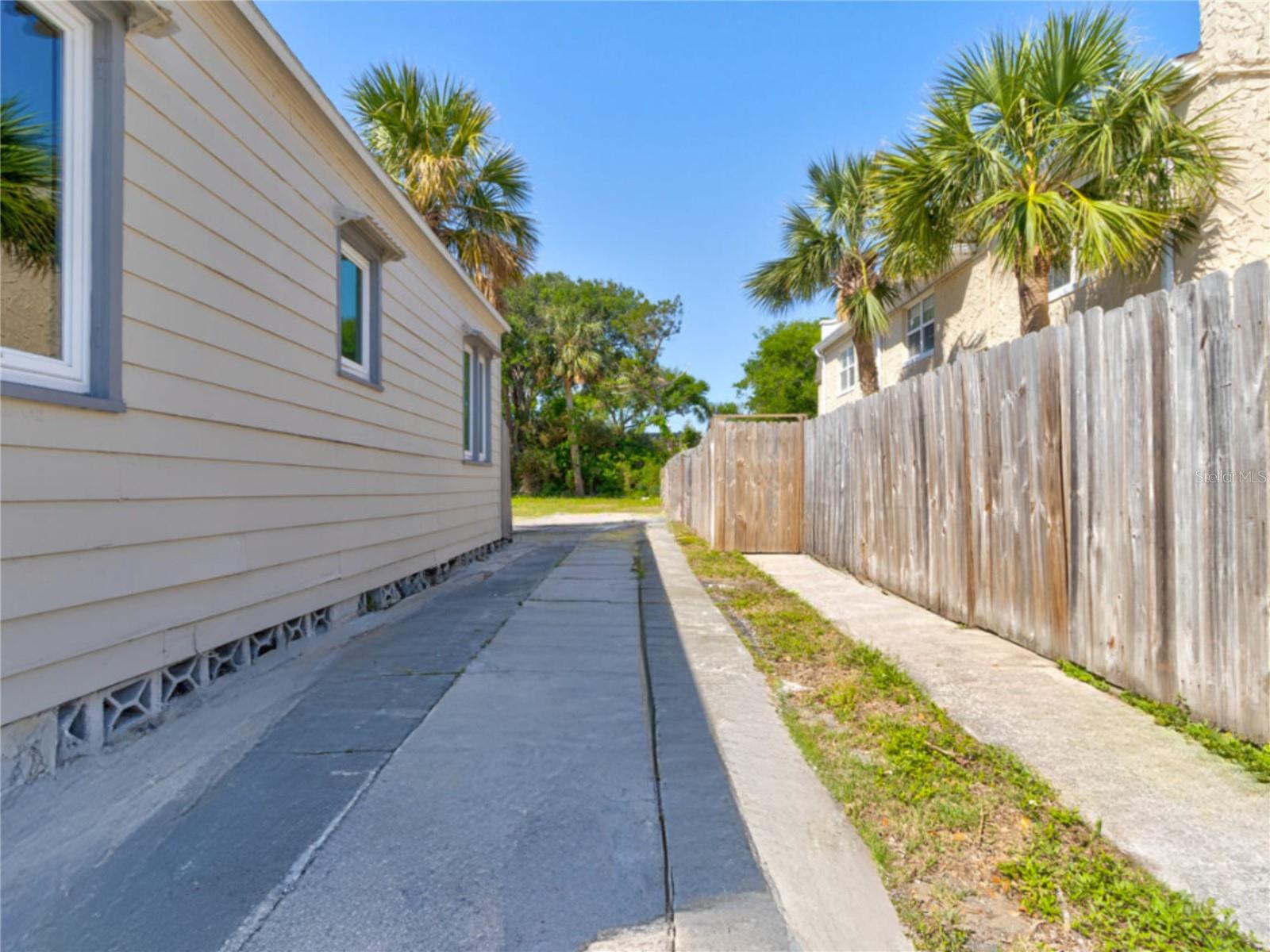 425 N OLEANDER AVE, DAYTONA BEACH, FL — photo 18
