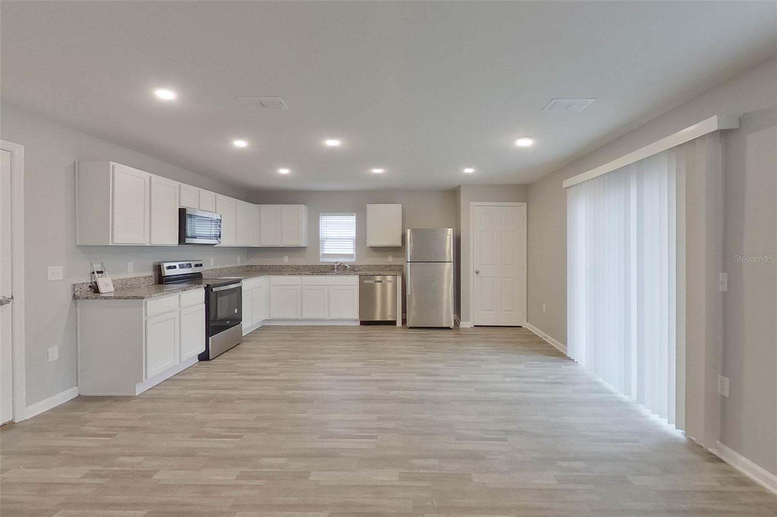 1709 NEBRASKA LOOP, SUMTERVILLE, FL — photo 2