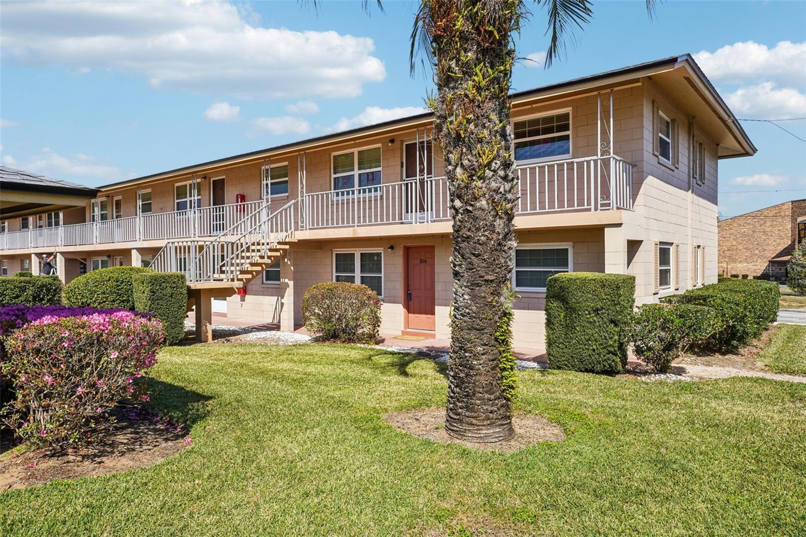 1100 E CAROLINE ST #106, TAVARES, FL