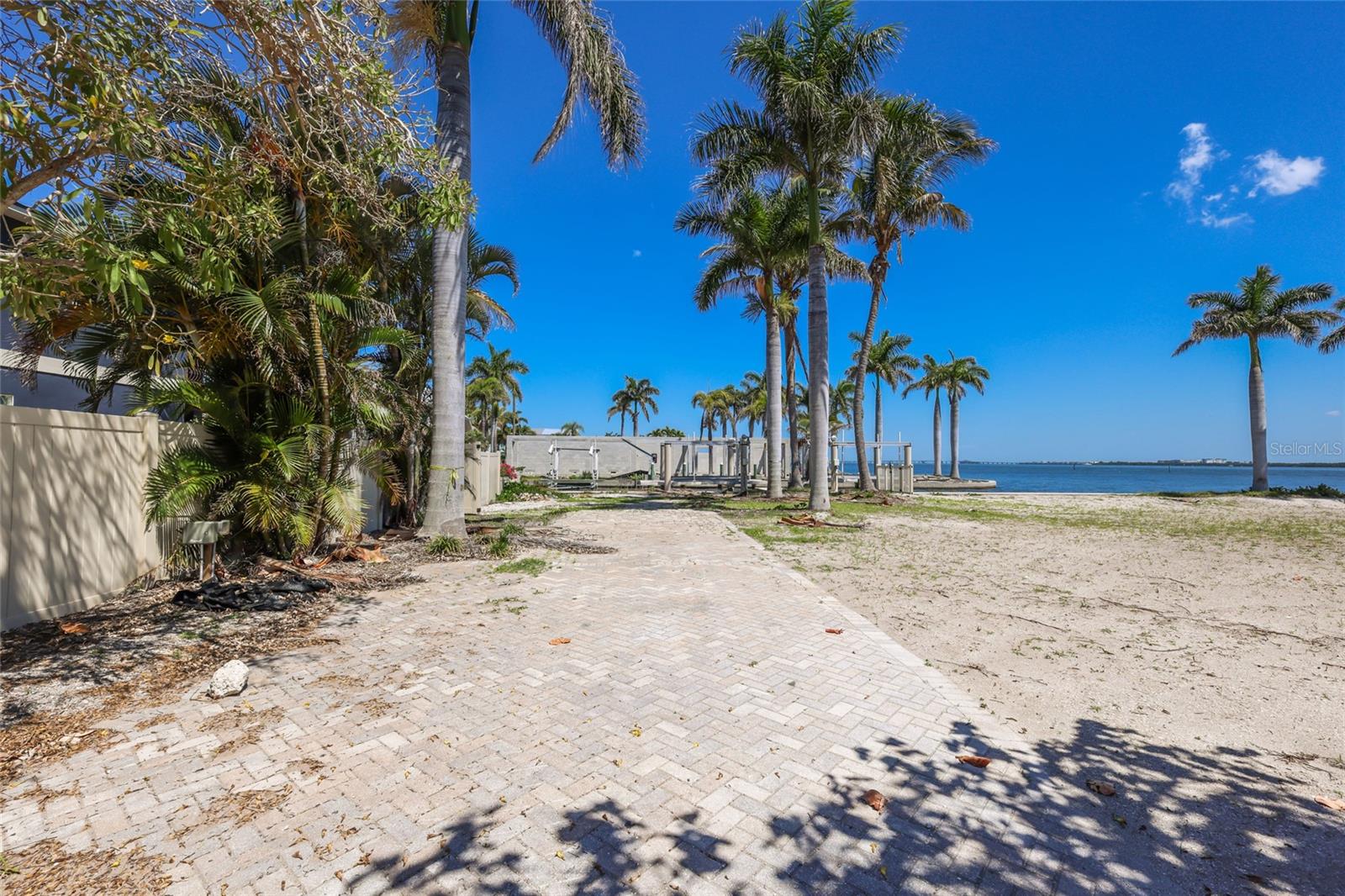 407 20TH PL, BRADENTON BEACH, FL — photo 8