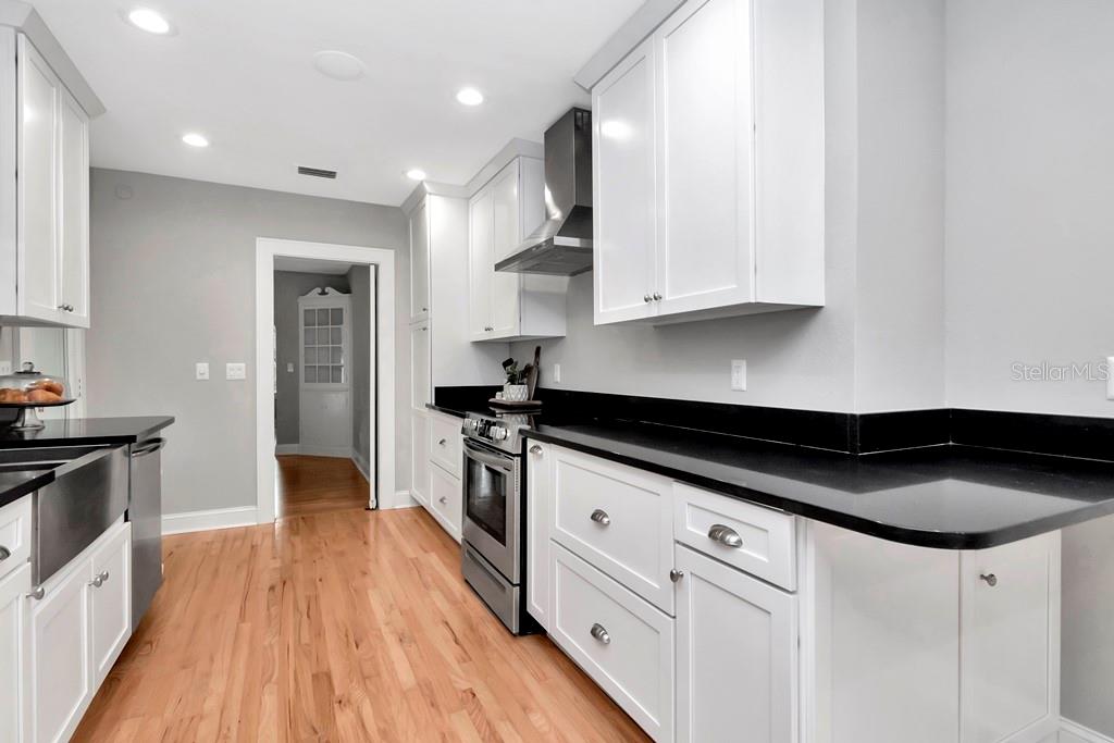 1003 E CLIFTON ST, TAMPA, FL — photo 11