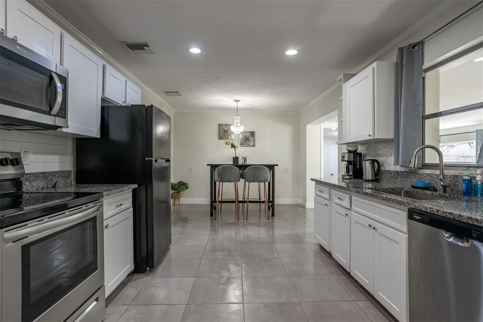806 CHADSWORTH AVE, SEFFNER, FL — photo 2