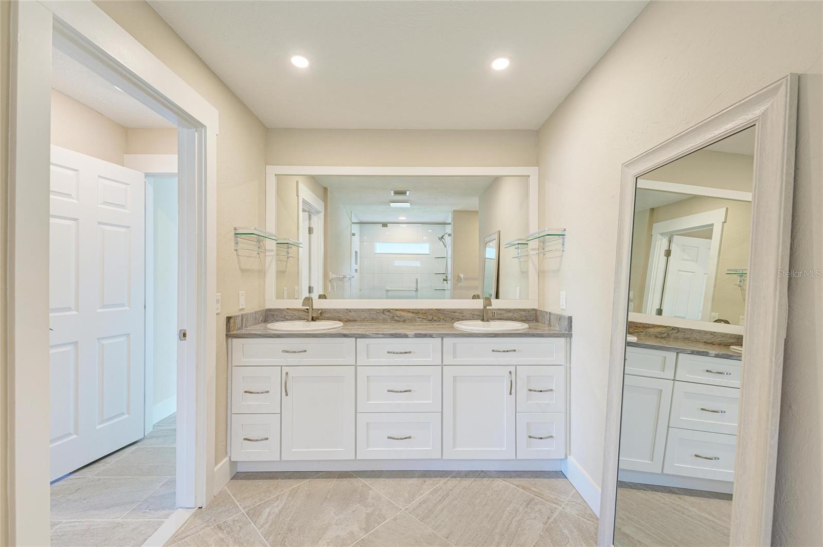 1679 VALLEY DR, VENICE, FL — photo 37