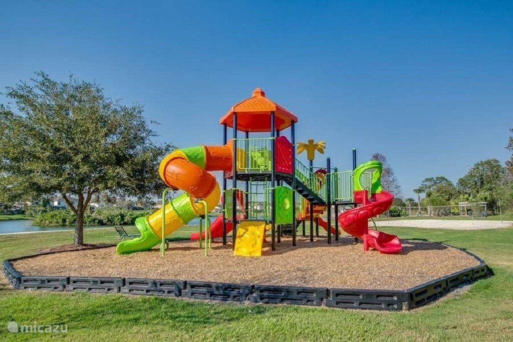 936 LAKE BERKLEY DR, KISSIMMEE, FL — photo 40
