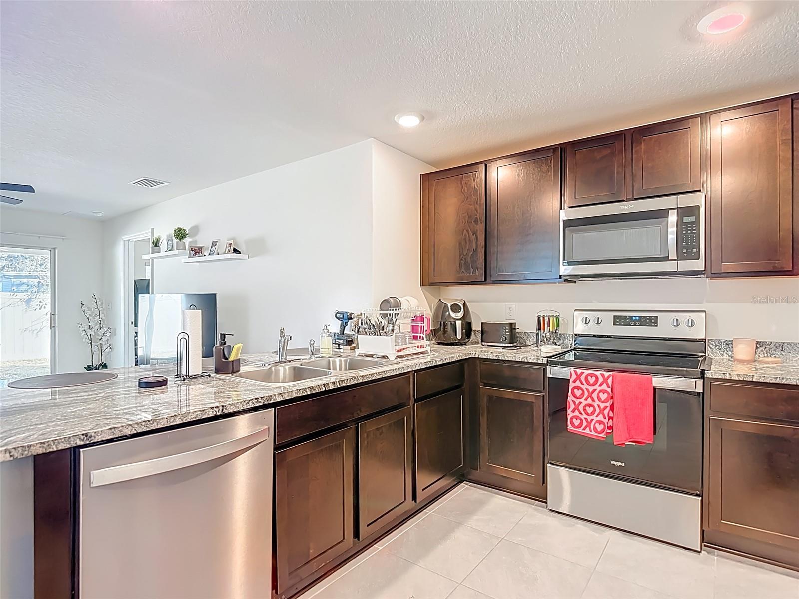 37501 SHARKS EYE LN, ZEPHYRHILLS, FL — photo 12