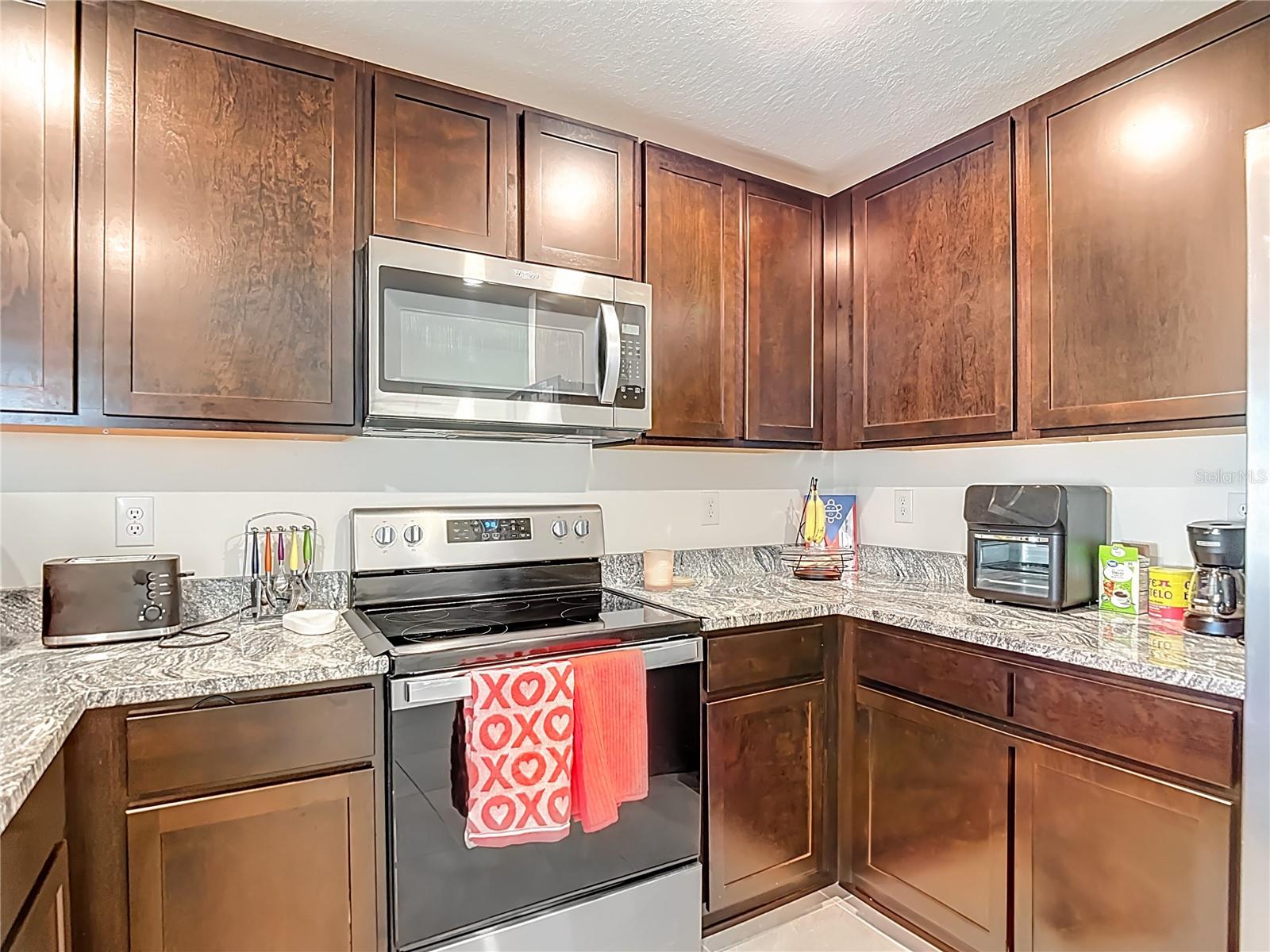 37501 SHARKS EYE LN, ZEPHYRHILLS, FL — photo 14