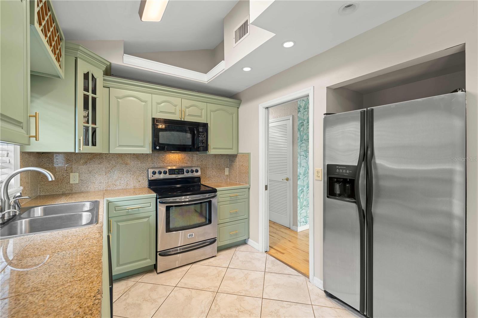 2302 BAY BLVD, INDIAN ROCKS BEACH, FL — photo 34