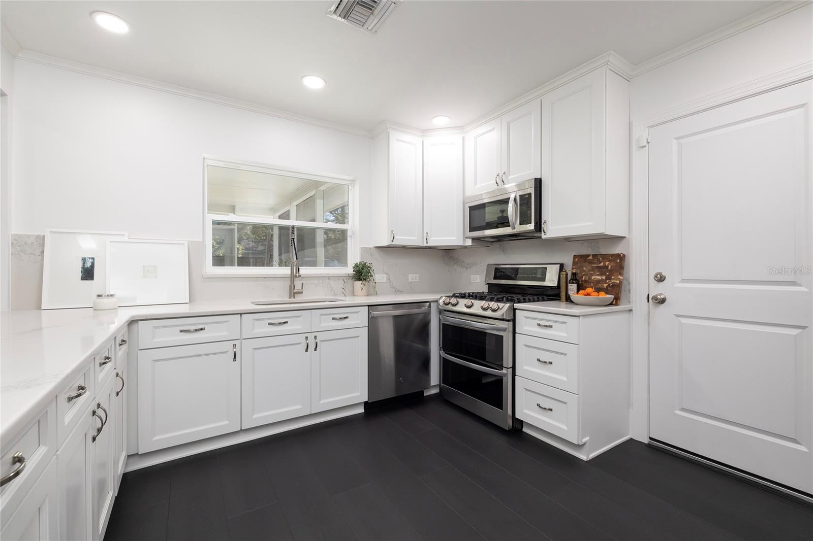 1433 PARK ST N, ST PETERSBURG, FL — photo 7