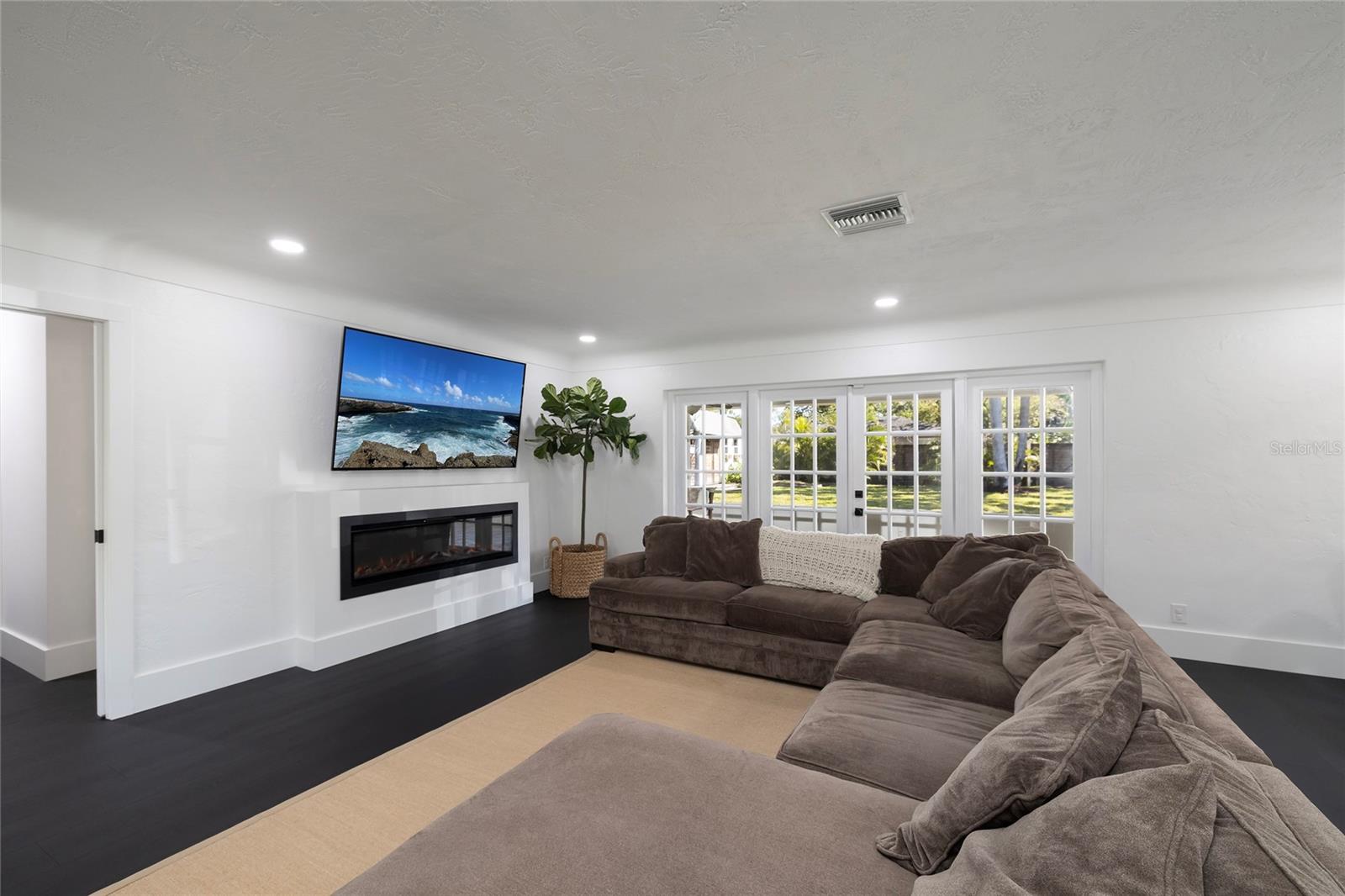 1433 PARK ST N, ST PETERSBURG, FL — photo 14